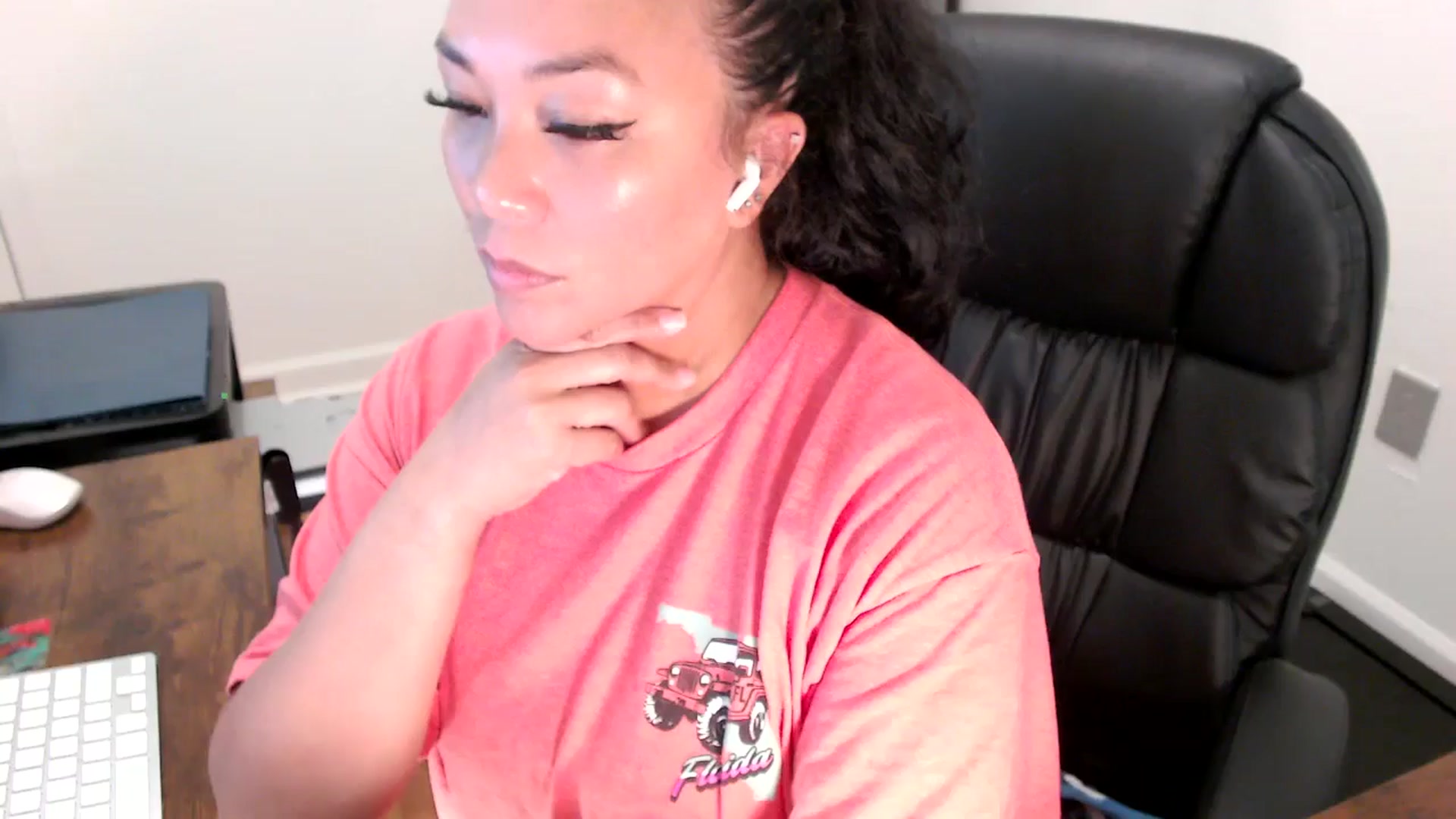 Gallery image thumbnail from MickaylaStar's myfreecams stream on, 07/29/2025, 17:30 image 17 of 20