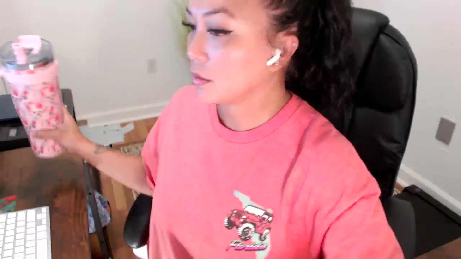 Gallery image thumbnail from MickaylaStar's myfreecams stream on, 07/29/2025, 18:04 image 6 of 20