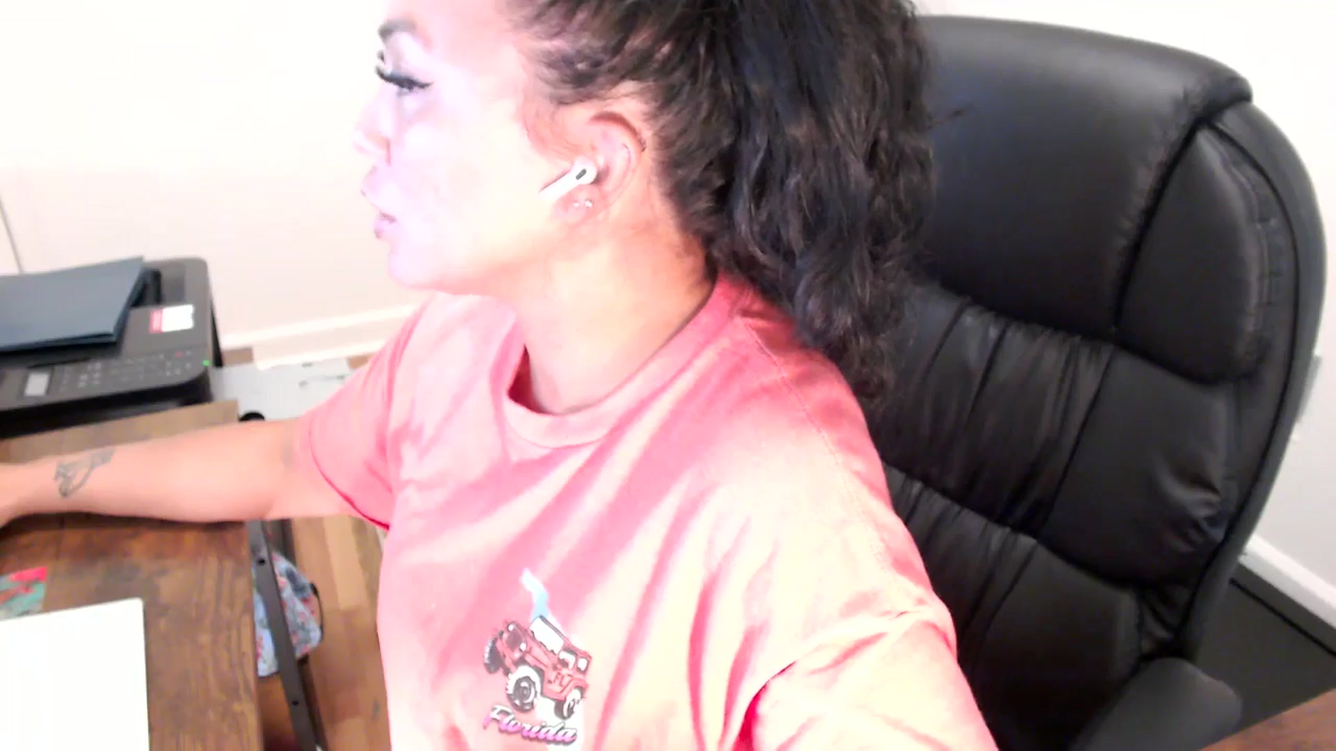 Gallery image thumbnail from MickaylaStar's myfreecams stream on, 07/29/2025, 18:04 image 4 of 20