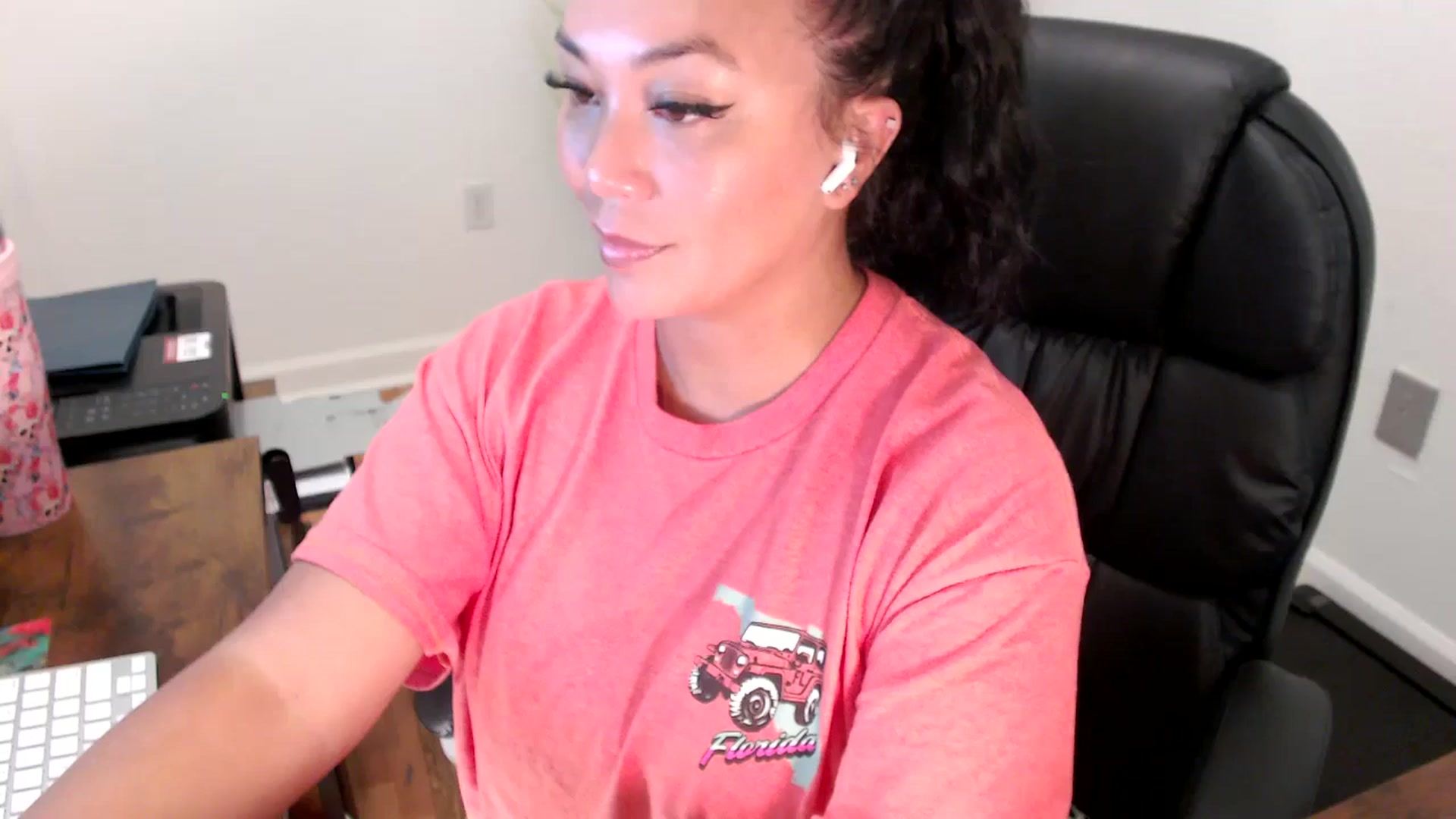 Gallery image thumbnail from MickaylaStar's myfreecams stream on, 07/29/2025, 18:04 image 10 of 20