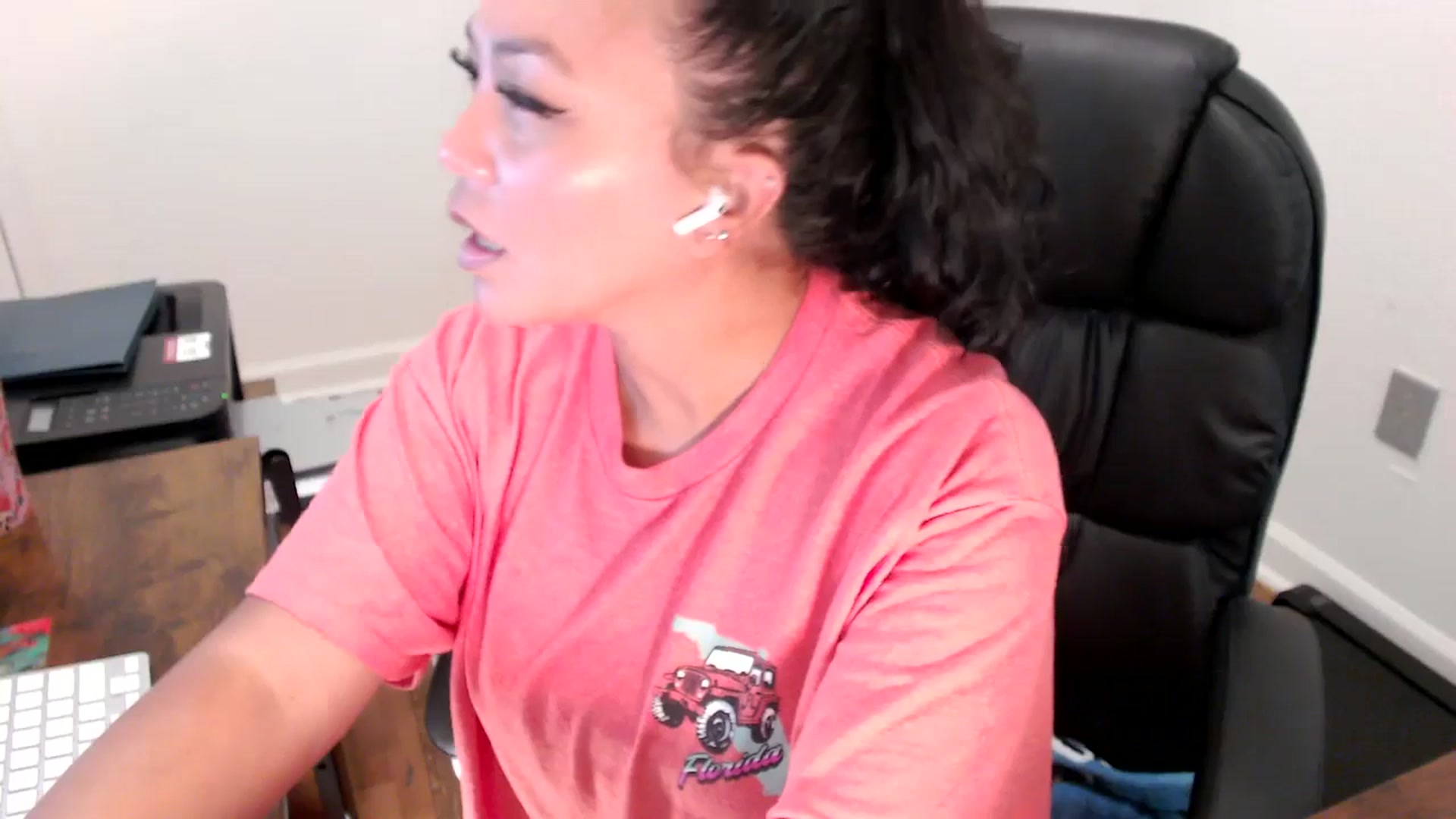 Gallery image thumbnail from MickaylaStar's myfreecams stream on, 07/29/2025, 18:55 image 4 of 20