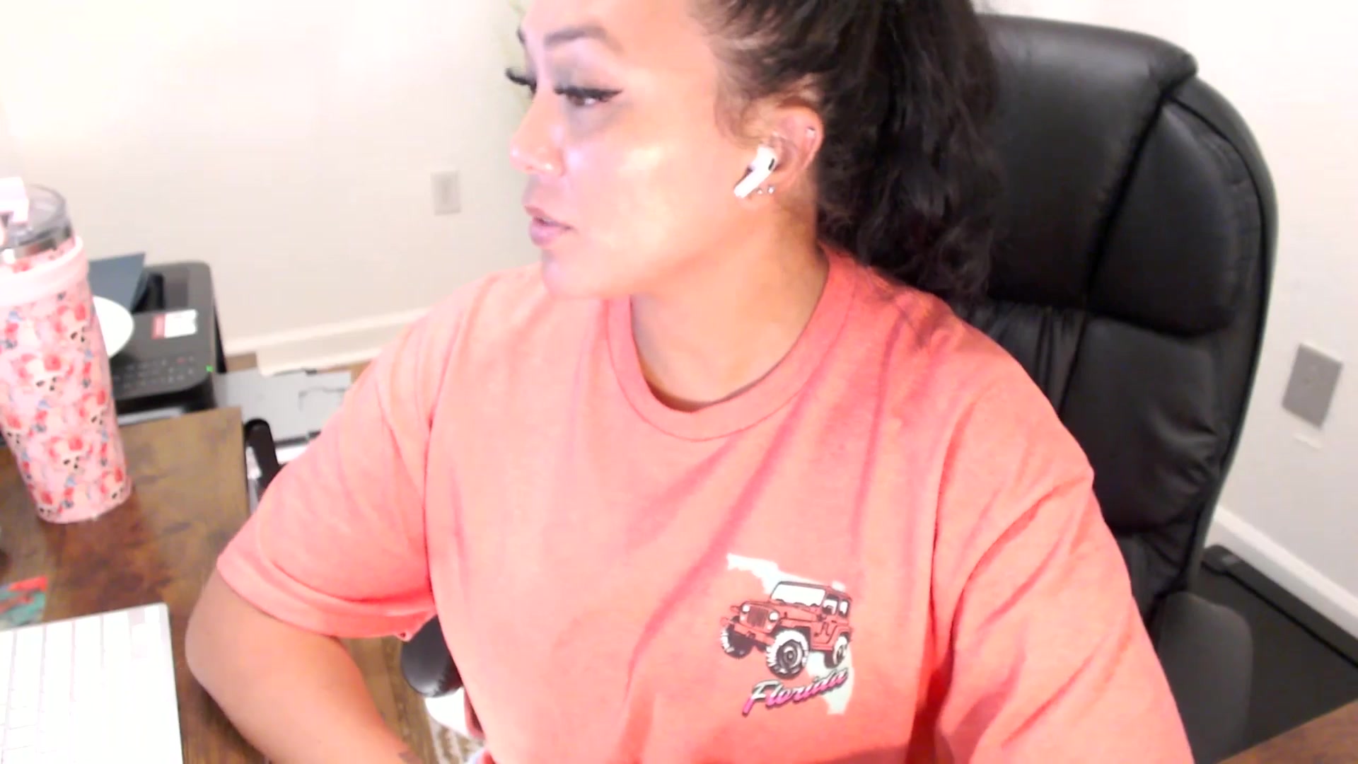 Gallery image thumbnail from MickaylaStar's myfreecams stream on, 07/29/2025, 19:34 image 16 of 20
