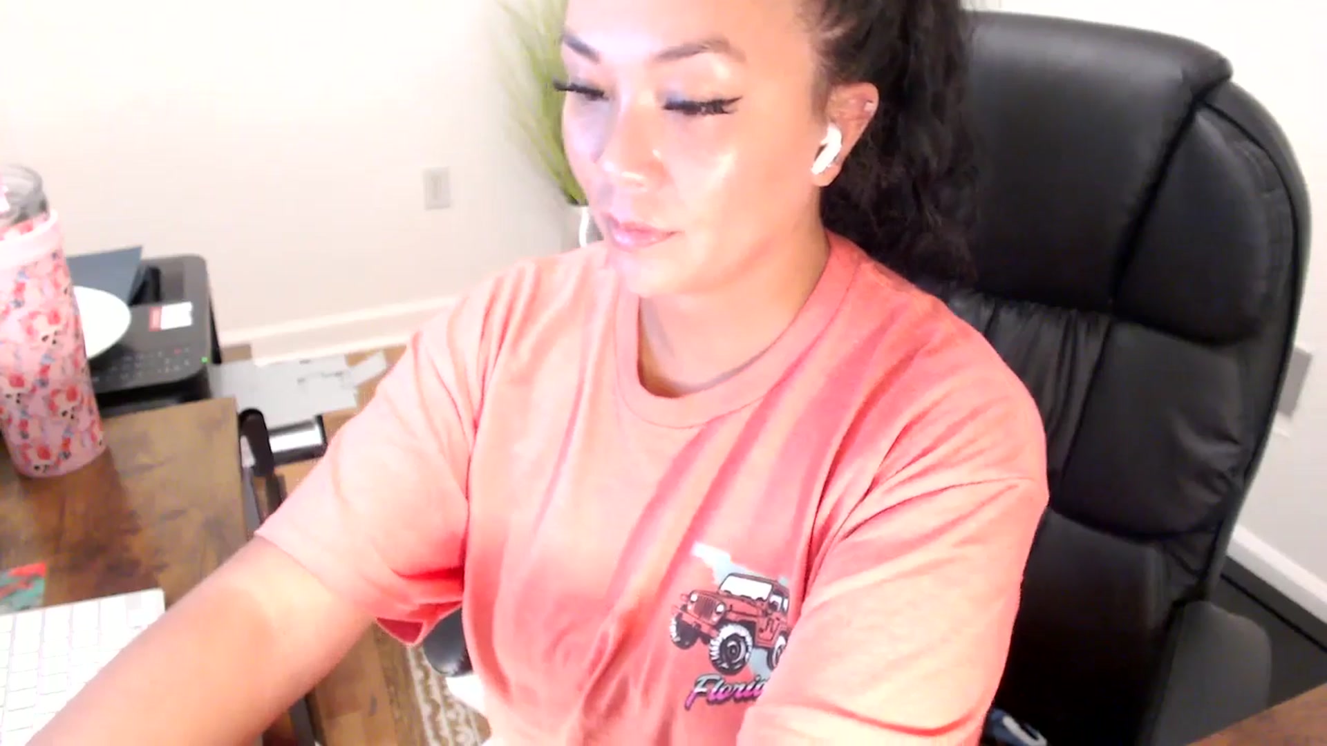 Gallery image thumbnail from MickaylaStar's myfreecams stream on, 07/29/2025, 19:34 image 4 of 20