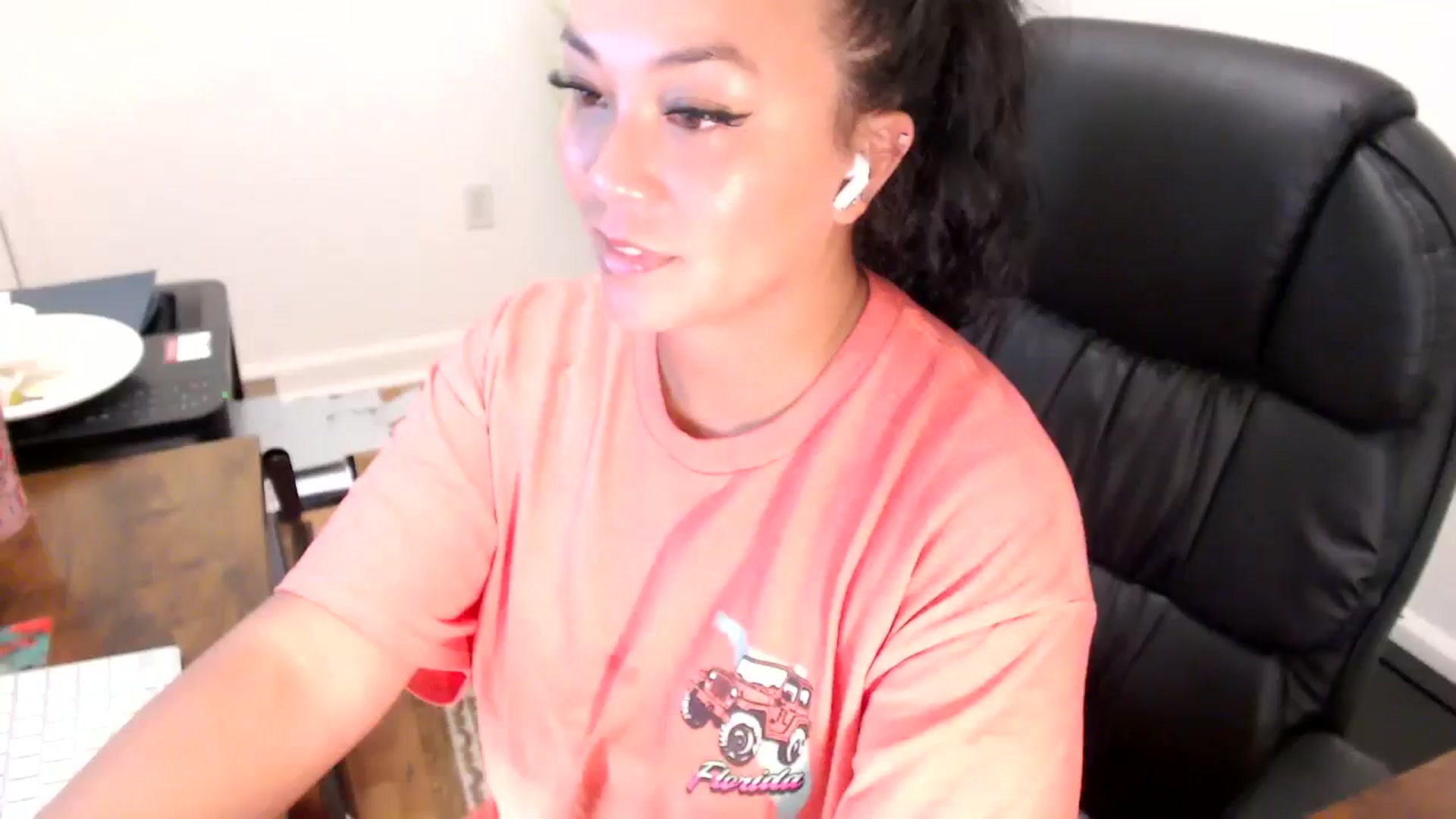 Gallery image thumbnail from MickaylaStar's myfreecams stream on, 07/29/2025, 19:34 image 2 of 20