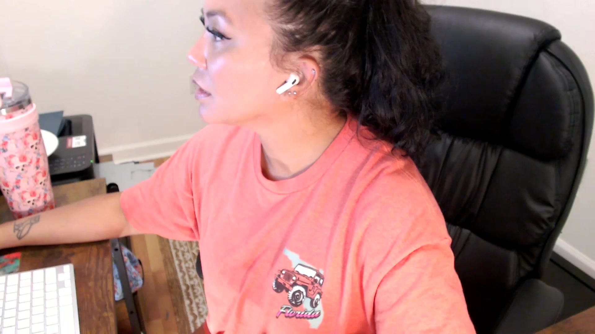 Gallery image thumbnail from MickaylaStar's myfreecams stream on, 07/29/2025, 19:34 image 10 of 20