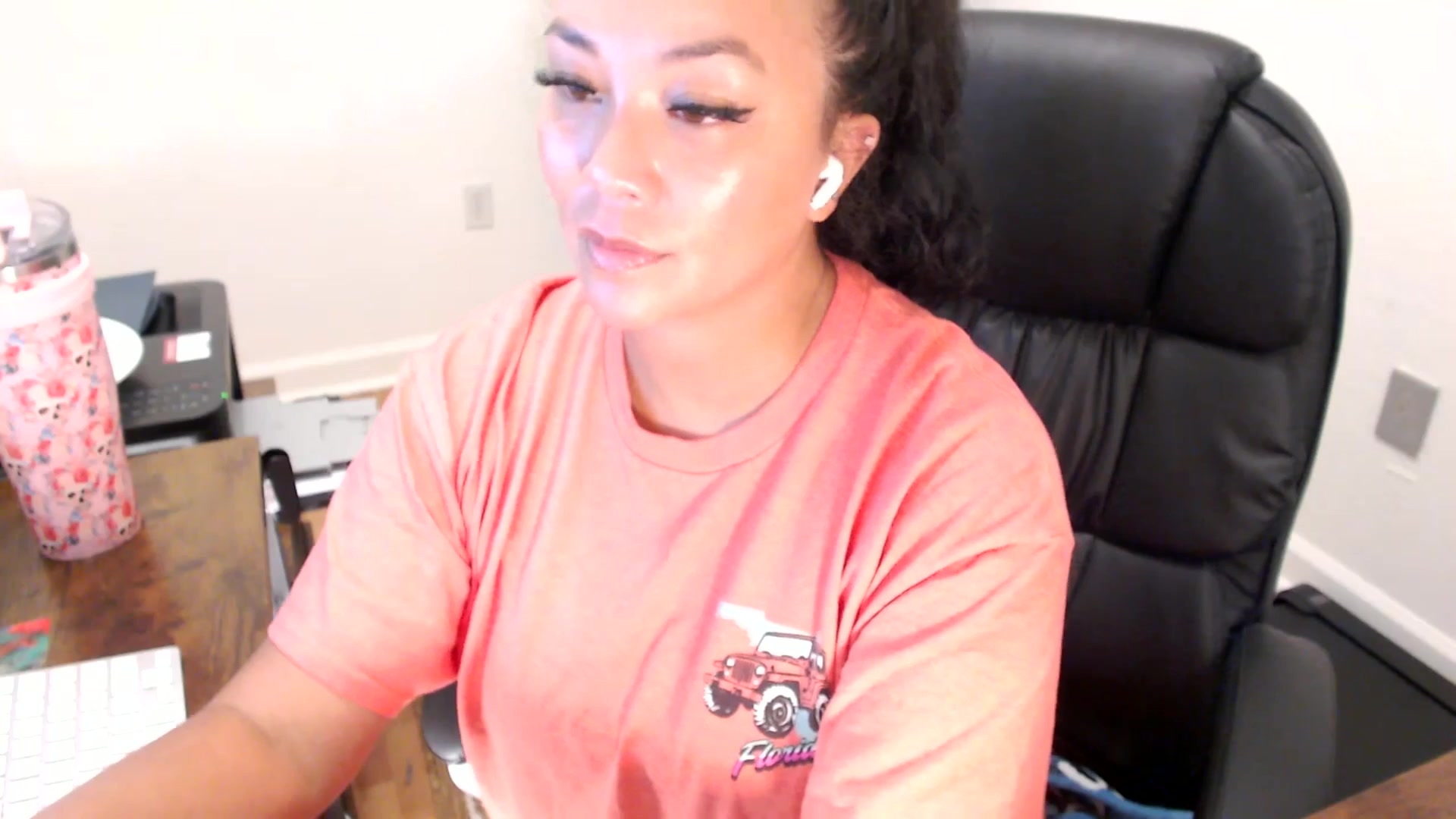 Gallery image thumbnail from MickaylaStar's myfreecams stream on, 07/29/2025, 19:34 image 17 of 20