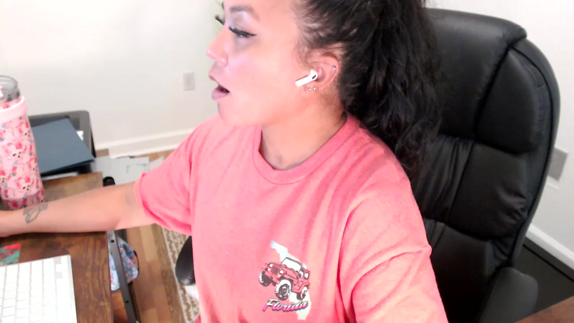 Gallery image thumbnail from MickaylaStar's myfreecams stream on, 07/29/2025, 20:34 image 3 of 20