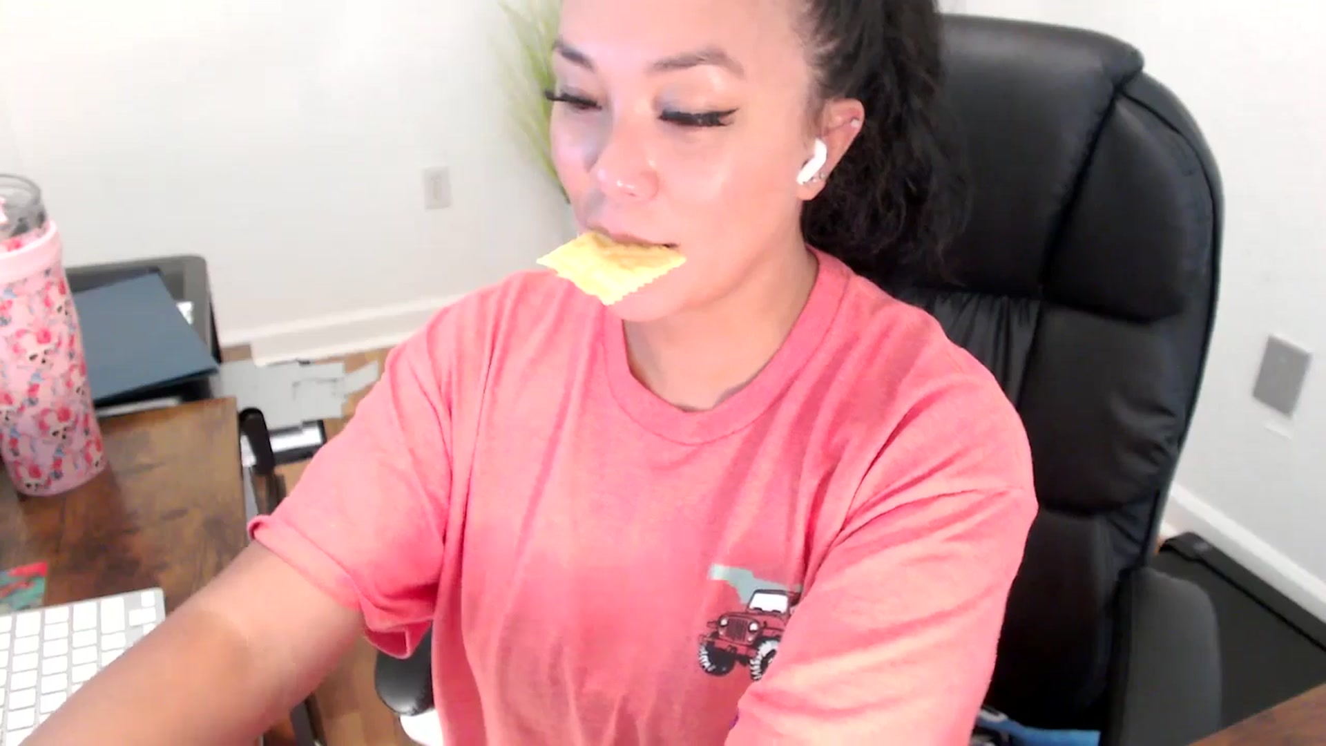 Gallery image thumbnail from MickaylaStar's myfreecams stream on, 07/29/2025, 20:34 image 2 of 20