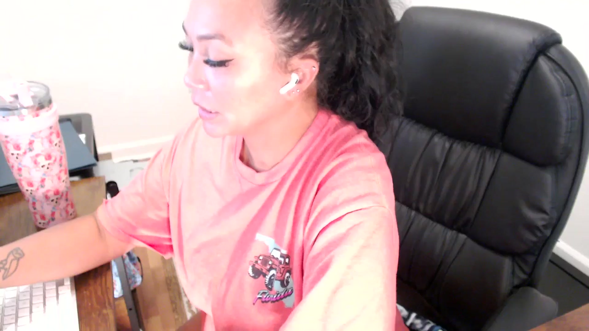 Gallery image thumbnail from MickaylaStar's myfreecams stream on, 07/29/2025, 20:34 image 5 of 20