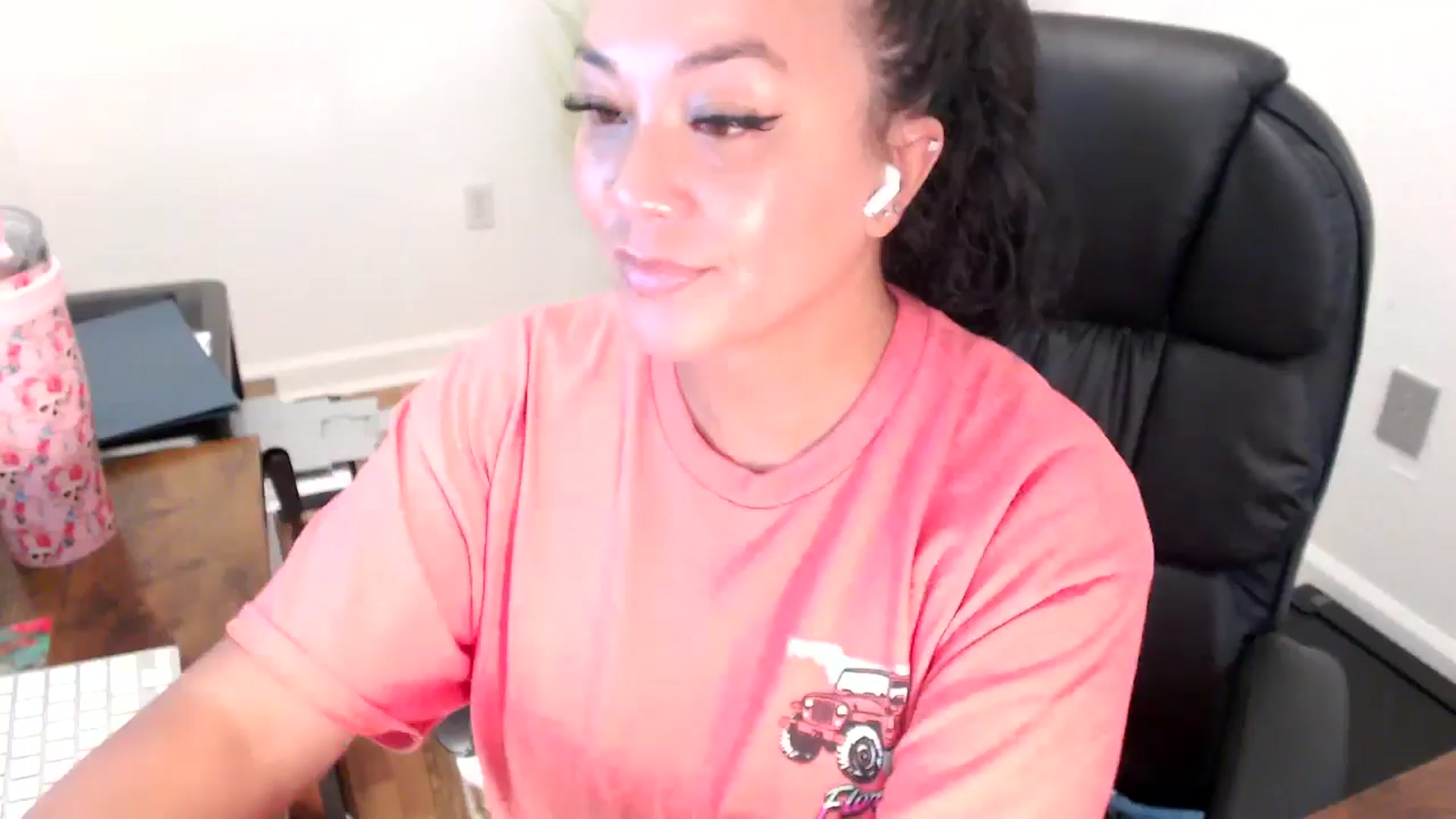 Gallery image thumbnail from MickaylaStar's myfreecams stream on, 07/29/2025, 20:34 image 10 of 20