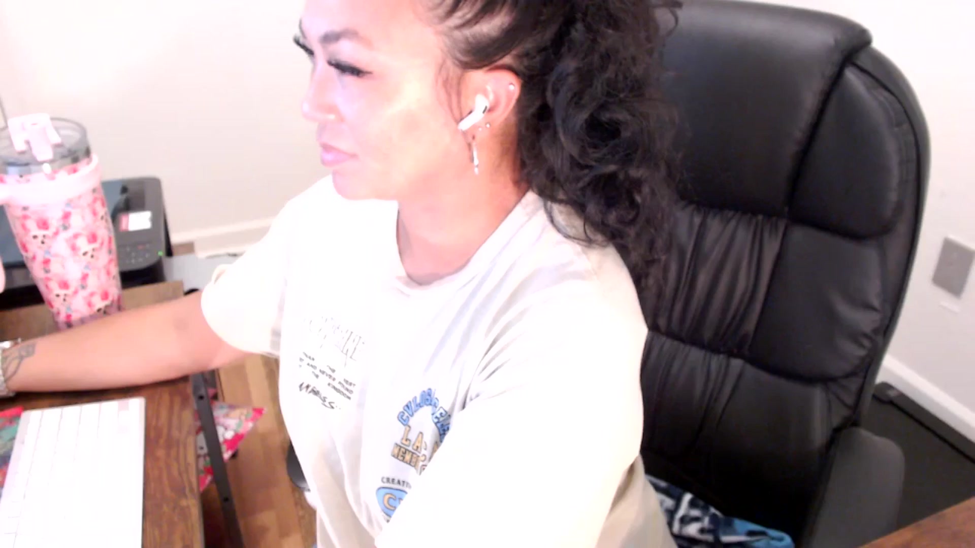 Gallery image thumbnail from MickaylaStar's myfreecams stream on, 07/30/2025, 16:11 image 13 of 20