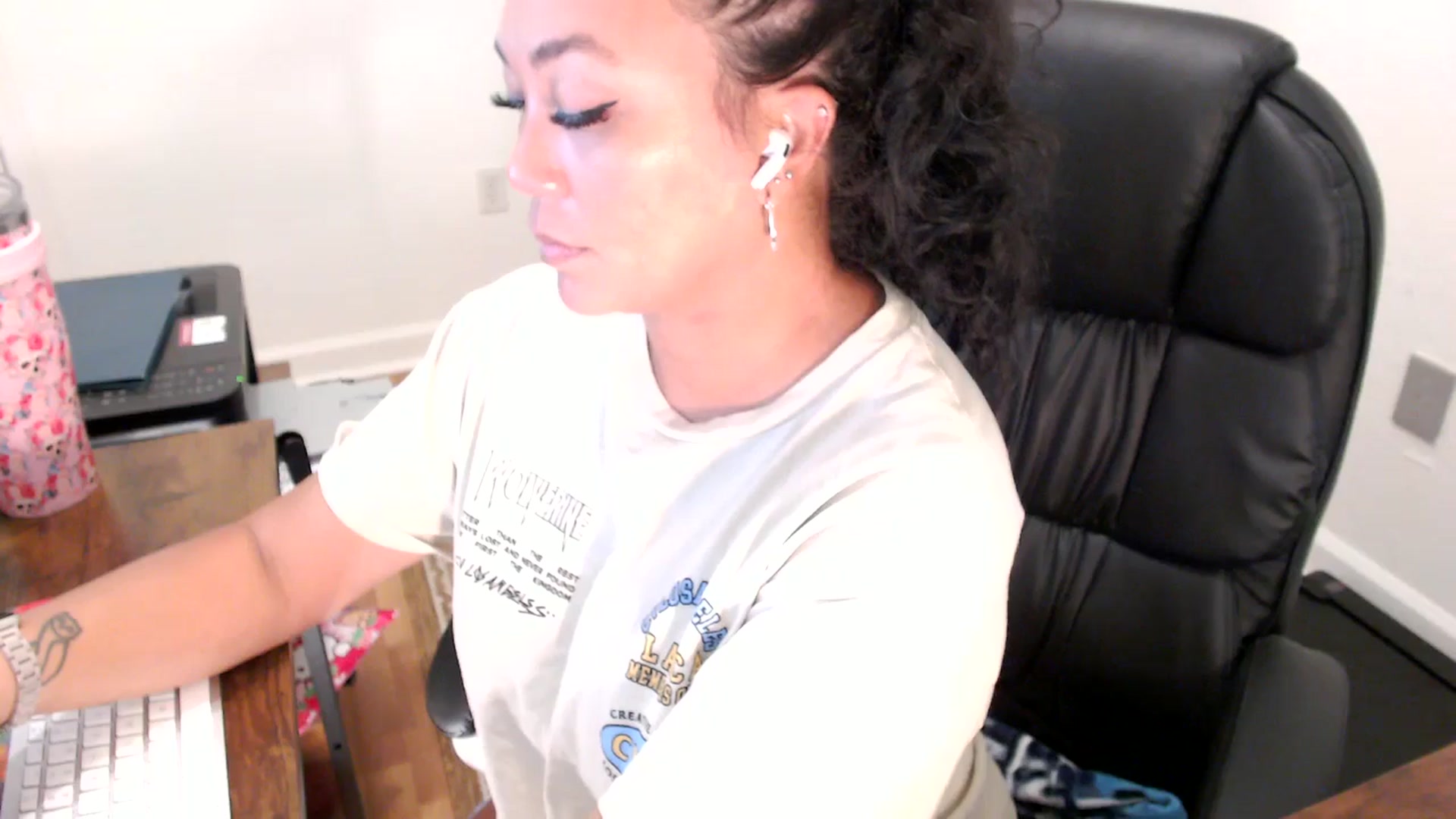 Gallery image thumbnail from MickaylaStar's myfreecams stream on, 07/30/2025, 16:11 image 6 of 20