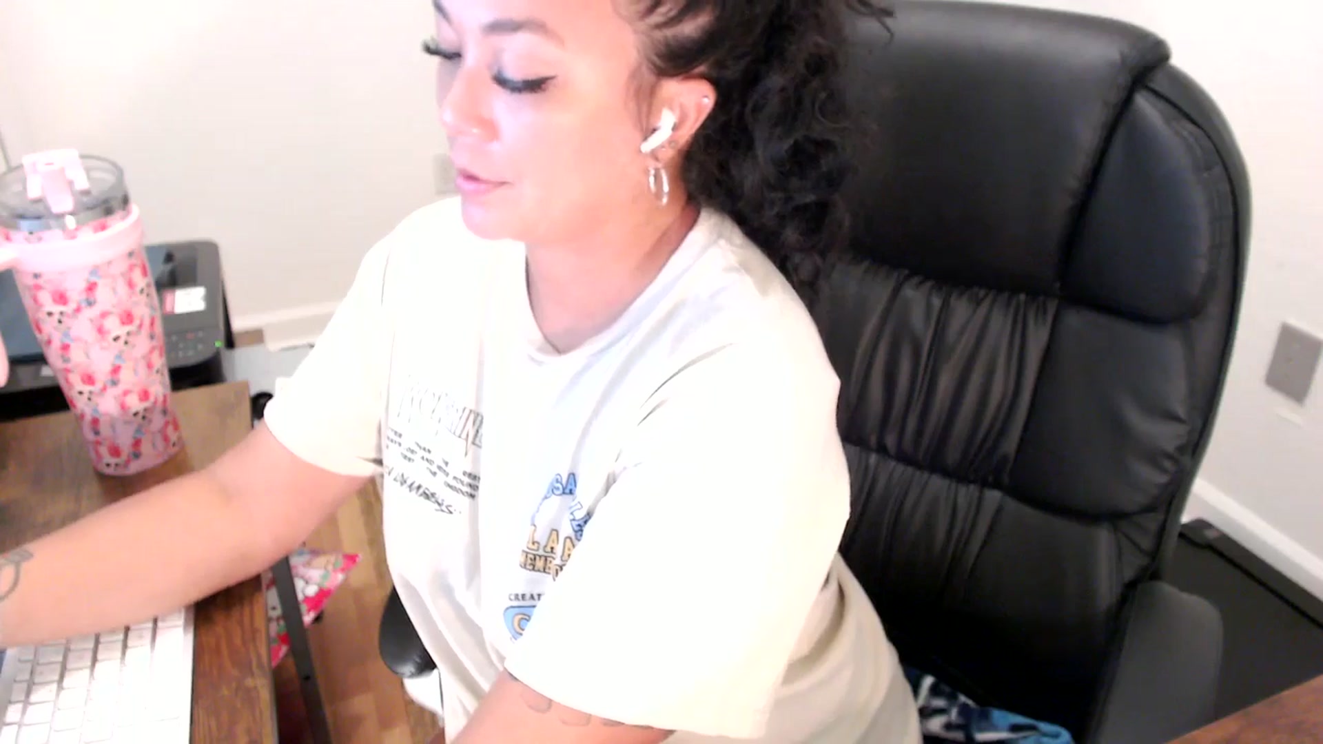 Gallery image thumbnail from MickaylaStar's myfreecams stream on, 07/30/2025, 16:11 image 18 of 20