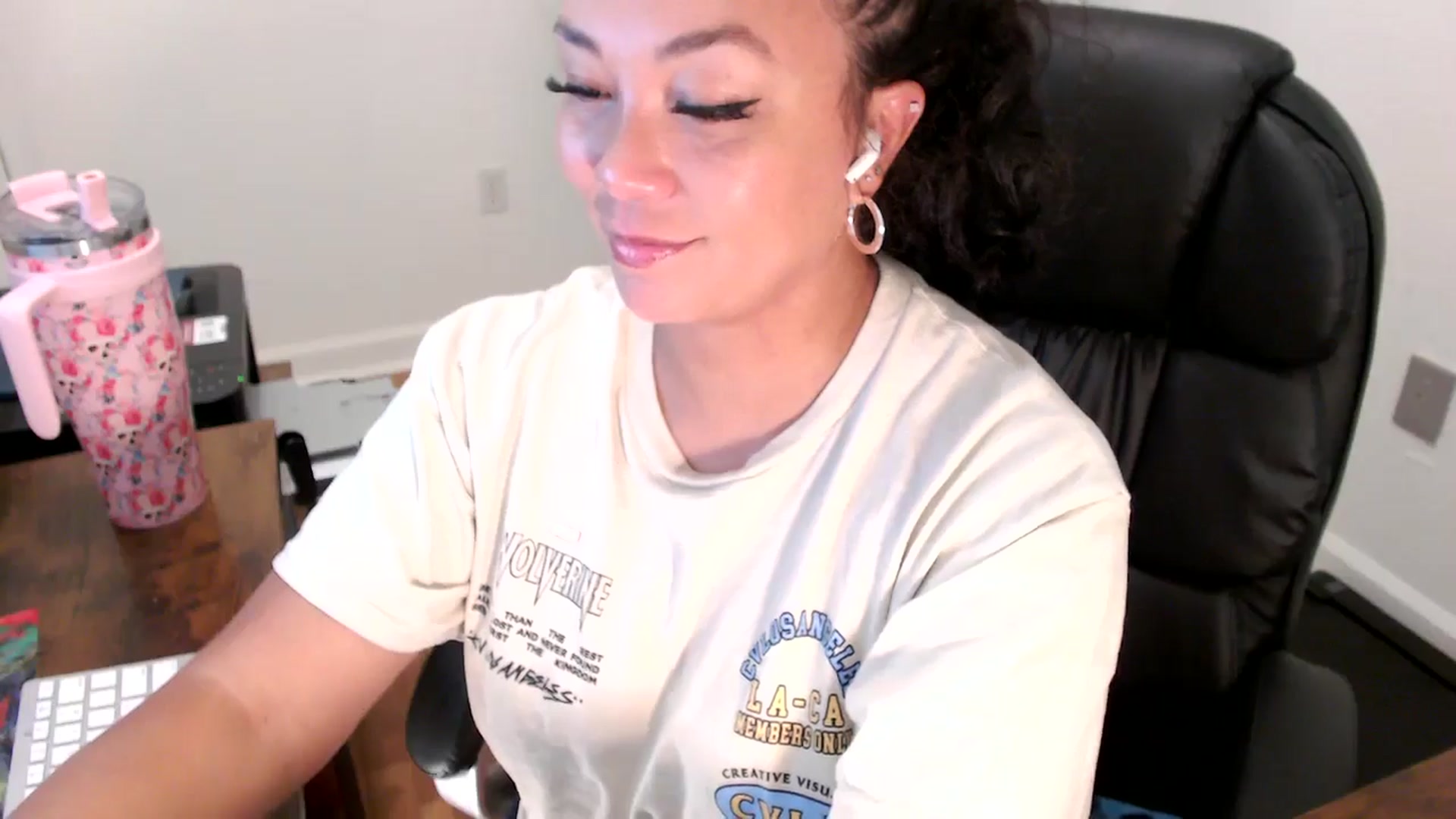 Gallery image thumbnail from MickaylaStar's myfreecams stream on, 07/30/2025, 17:36 image 4 of 20