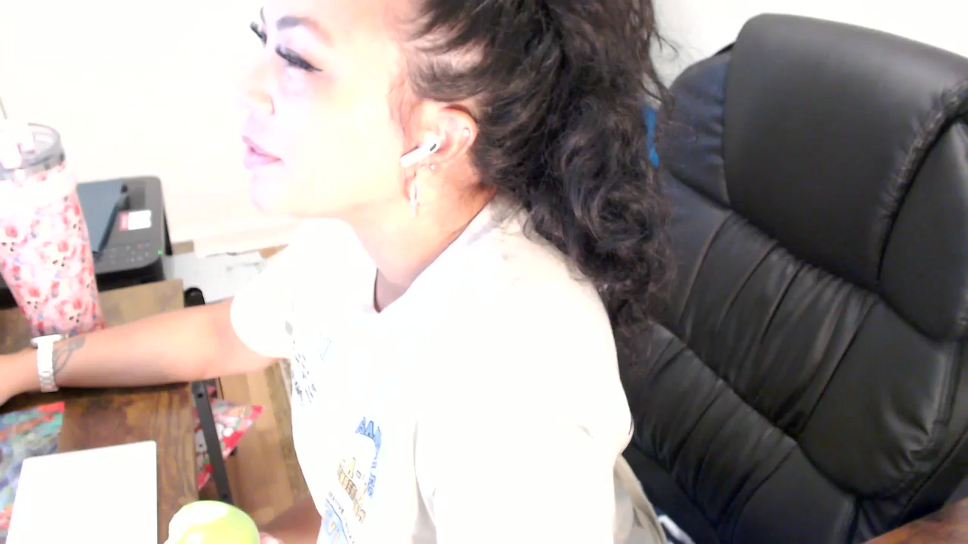 Gallery image thumbnail from MickaylaStar's myfreecams stream on, 07/30/2025, 17:36 image 16 of 20