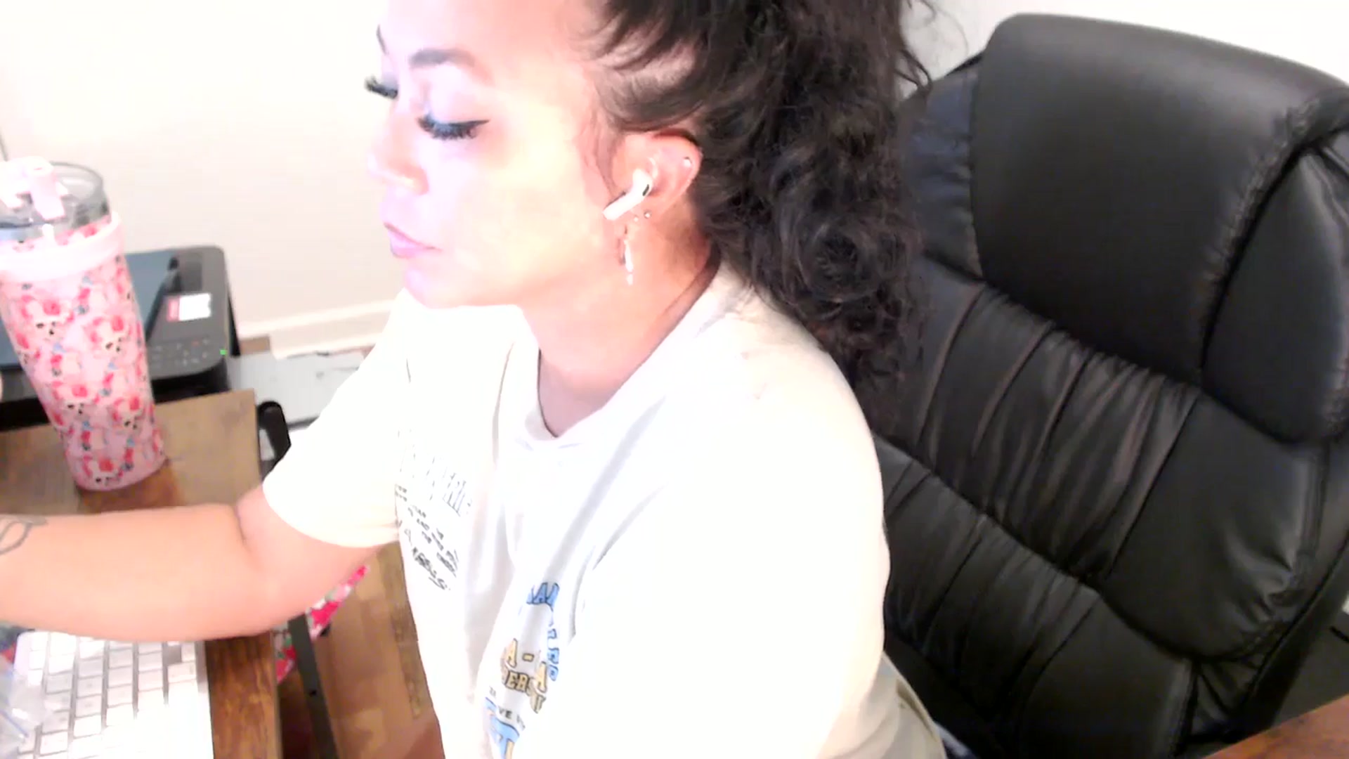 Gallery image thumbnail from MickaylaStar's myfreecams stream on, 07/30/2025, 17:36 image 13 of 20