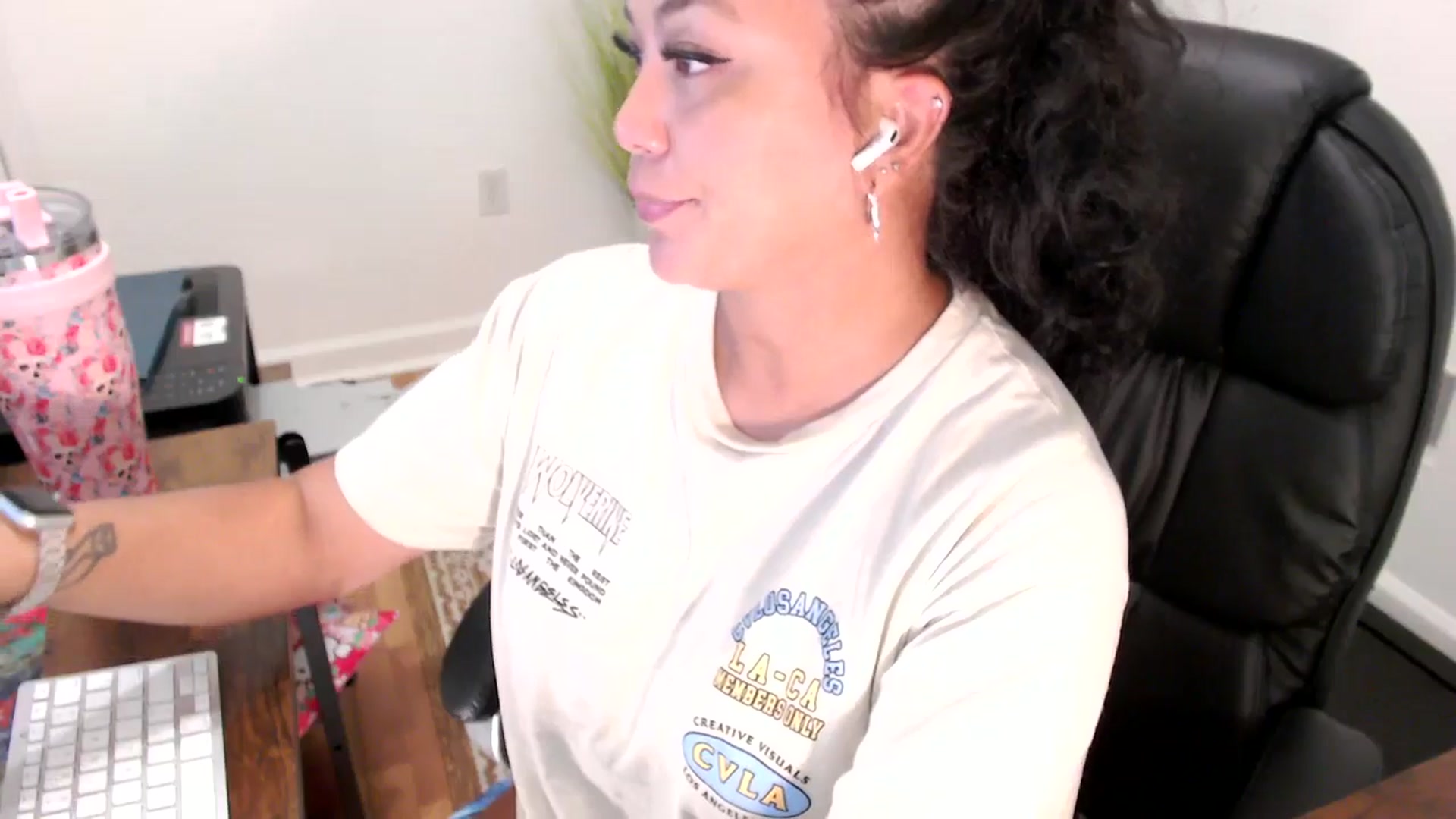 Gallery image thumbnail from MickaylaStar's myfreecams stream on, 07/30/2025, 17:36 image 14 of 20