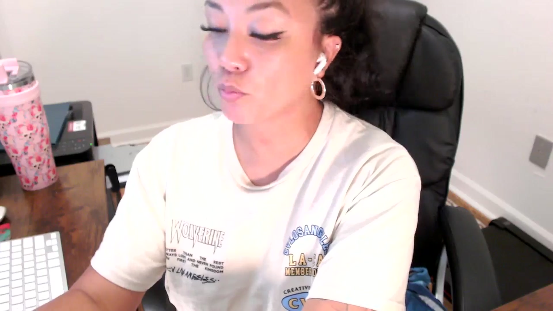 Gallery image thumbnail from MickaylaStar's myfreecams stream on, 07/30/2025, 18:09 image 6 of 20