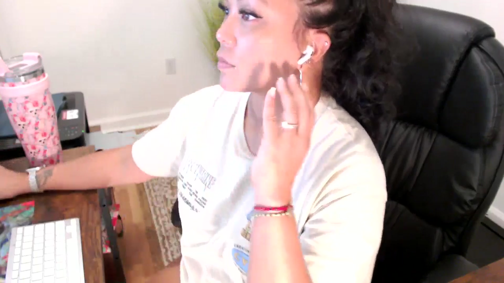 Gallery image thumbnail from MickaylaStar's myfreecams stream on, 07/30/2025, 19:10 image 12 of 20