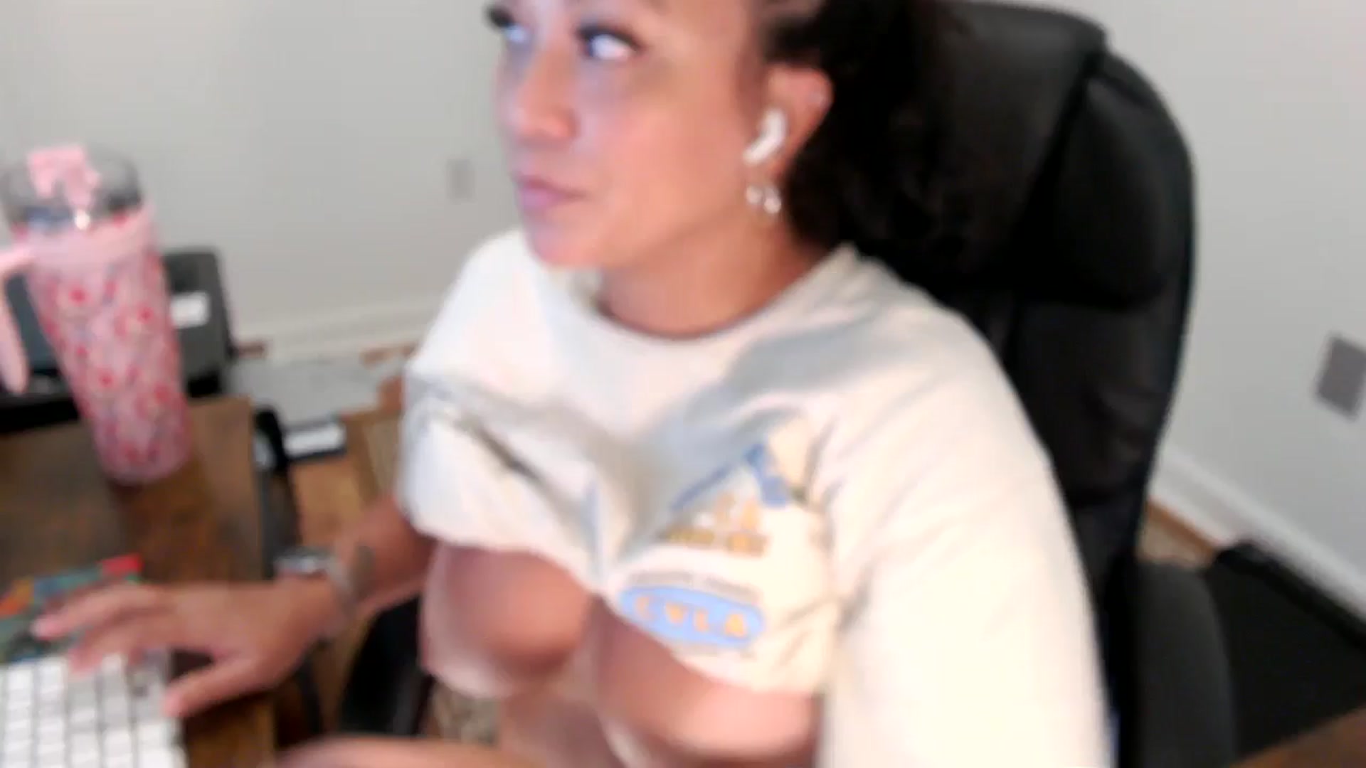 Gallery image thumbnail from MickaylaStar's myfreecams stream on, 07/30/2025, 19:52 image 10 of 20