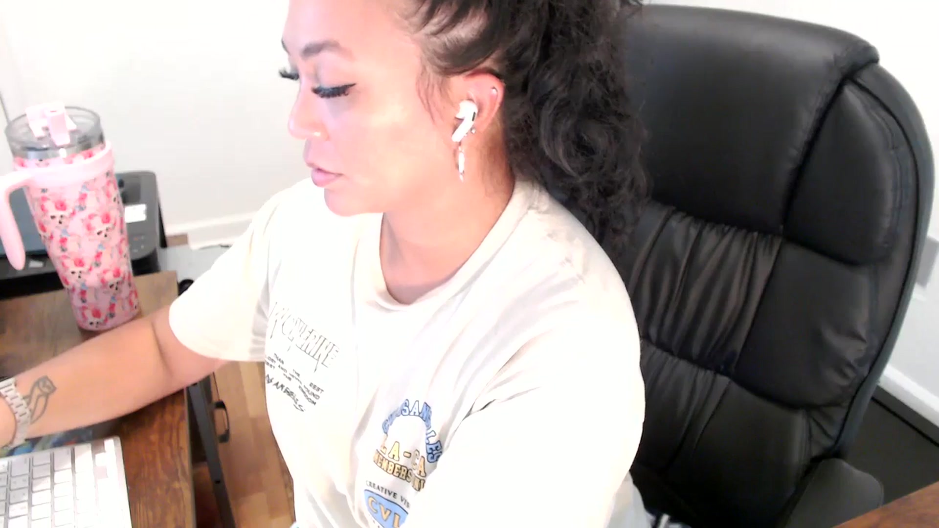 Gallery image thumbnail from MickaylaStar's myfreecams stream on, 07/30/2025, 20:05 image 6 of 20
