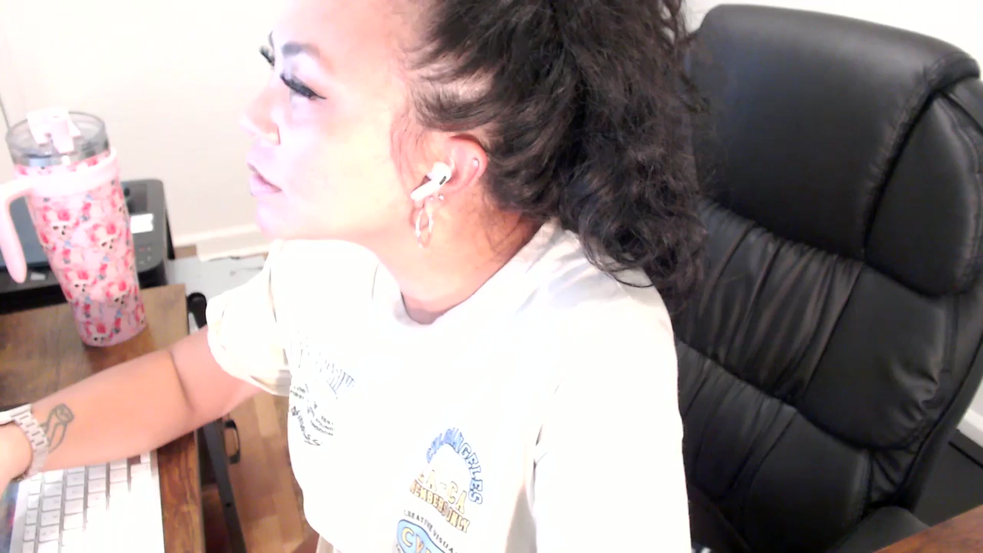Gallery image thumbnail from MickaylaStar's myfreecams stream on, 07/30/2025, 20:05 image 16 of 20
