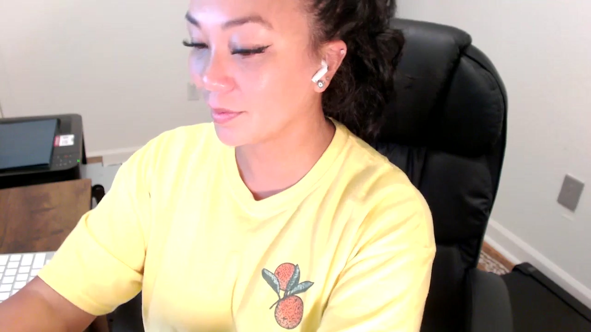 Gallery image thumbnail from MickaylaStar's myfreecams stream on, 07/31/2025, 15:28 image 14 of 20