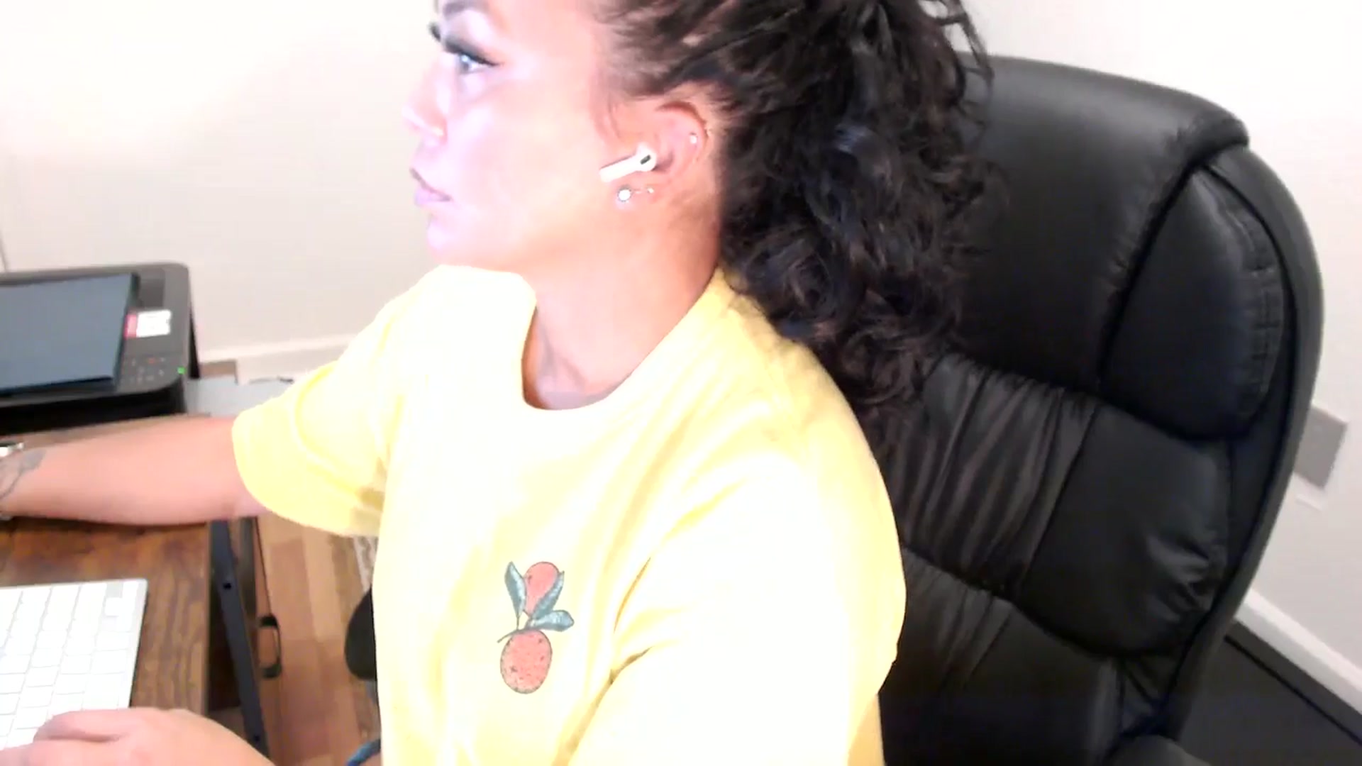Gallery image thumbnail from MickaylaStar's myfreecams stream on, 07/31/2025, 15:28 image 4 of 20