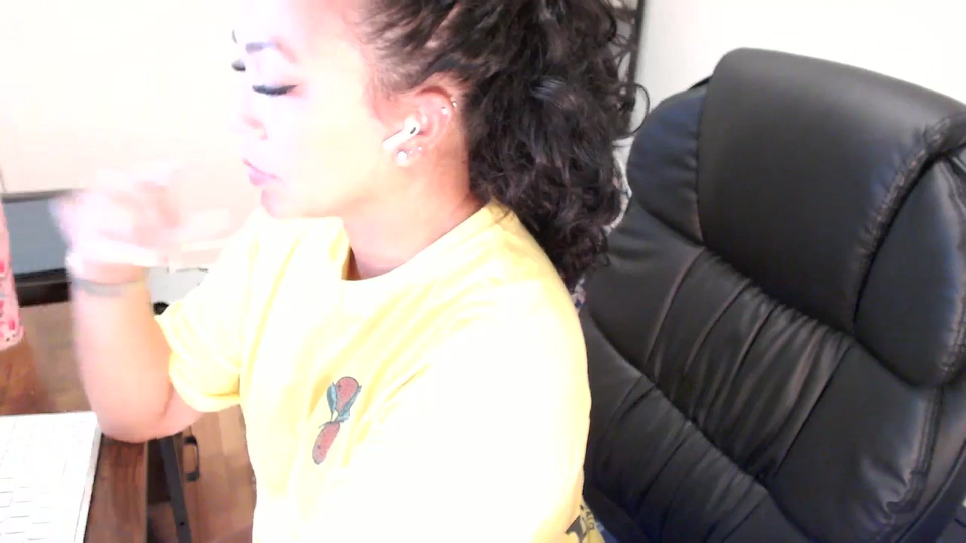 Gallery image thumbnail from MickaylaStar's myfreecams stream on, 07/31/2025, 15:46 image 6 of 20