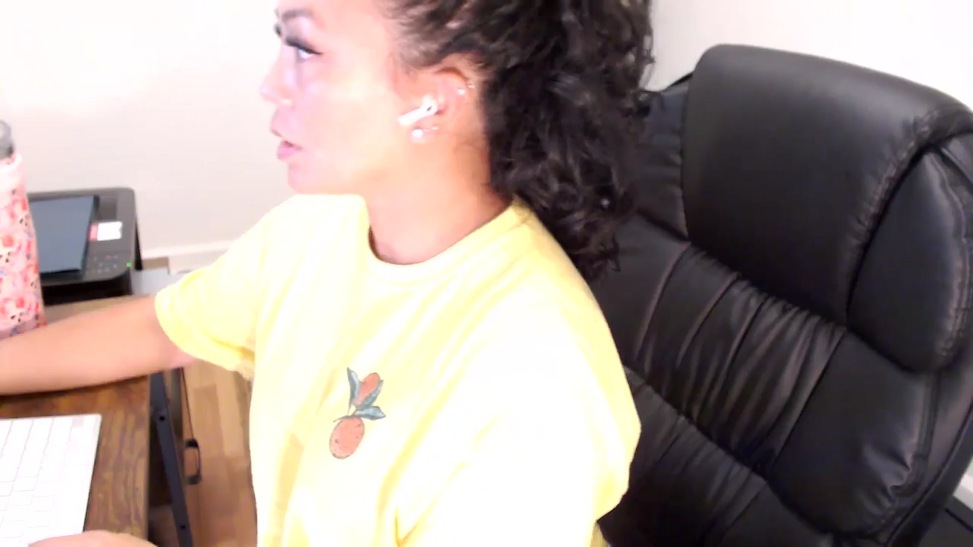 Gallery image thumbnail from MickaylaStar's myfreecams stream on, 07/31/2025, 15:46 image 16 of 20