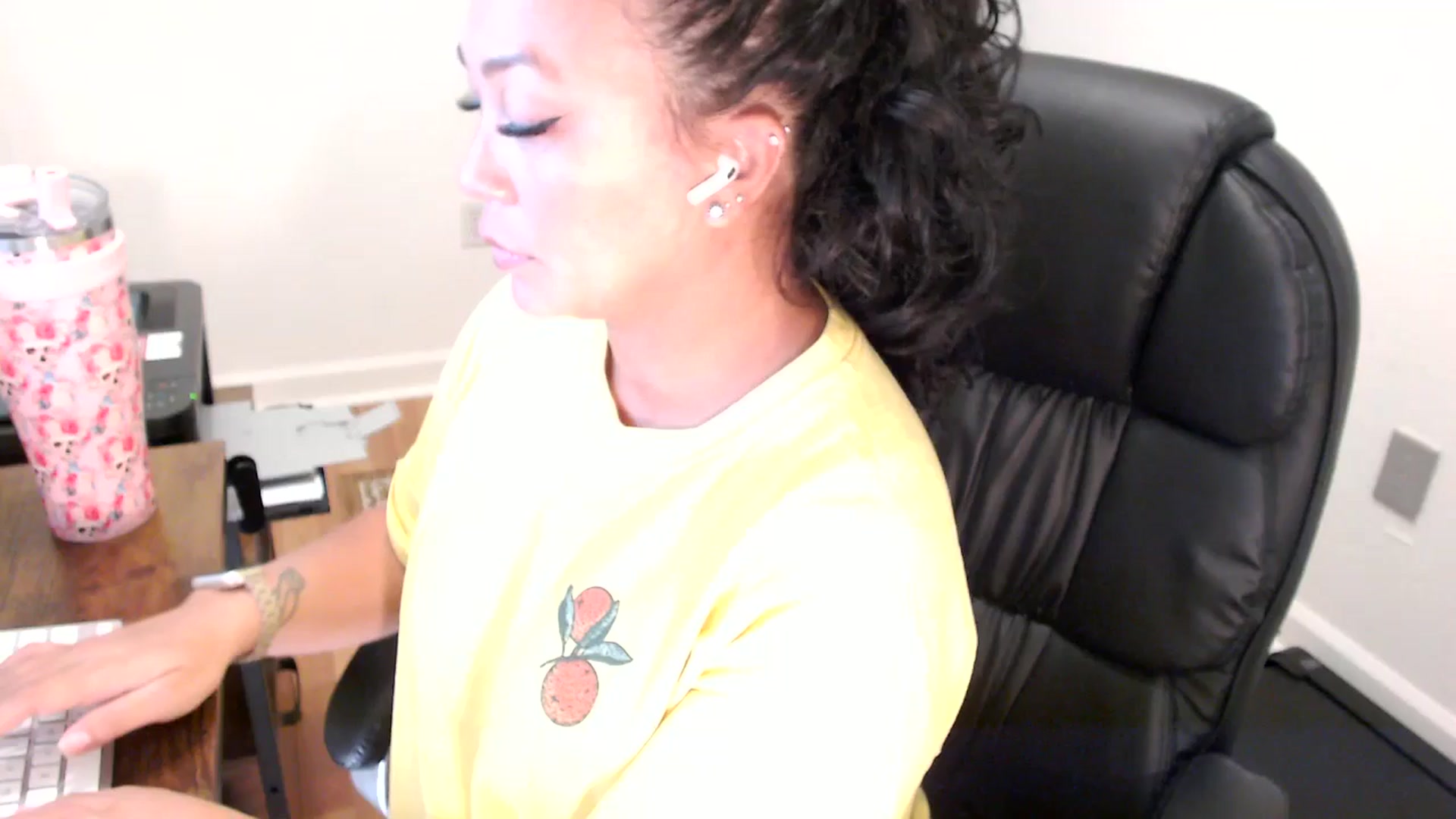 Gallery image thumbnail from MickaylaStar's myfreecams stream on, 07/31/2025, 16:09 image 18 of 20