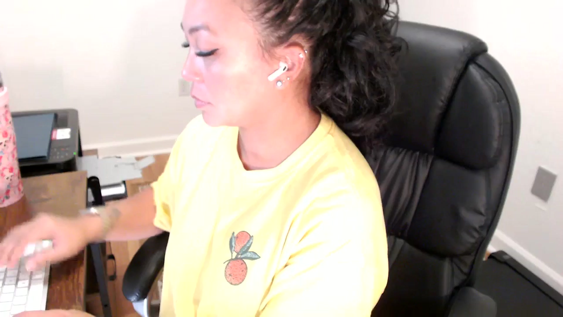 Gallery image thumbnail from MickaylaStar's myfreecams stream on, 07/31/2025, 16:09 image 6 of 20