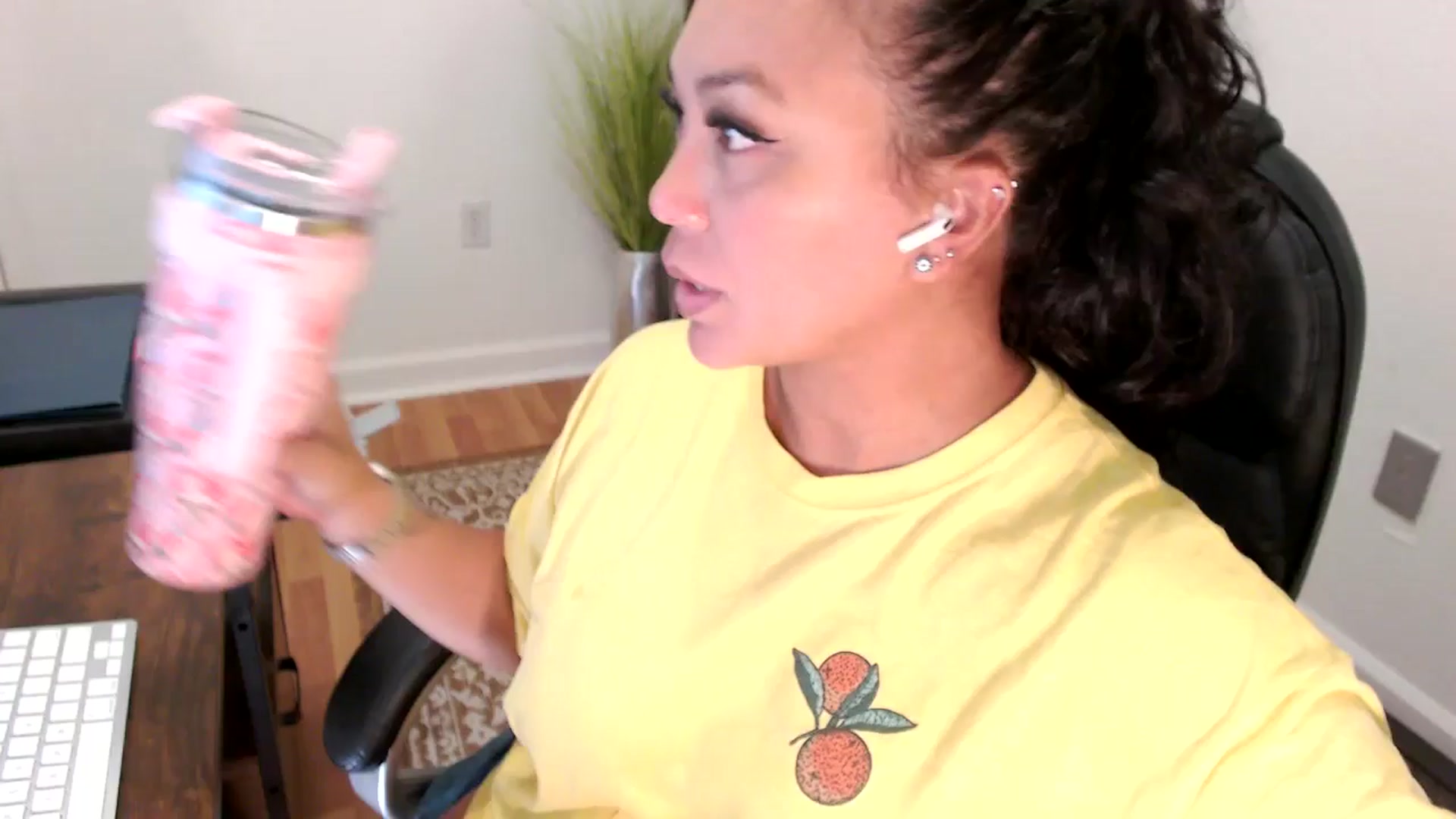 Gallery image thumbnail from MickaylaStar's myfreecams stream on, 07/31/2025, 16:09 image 1 of 20
