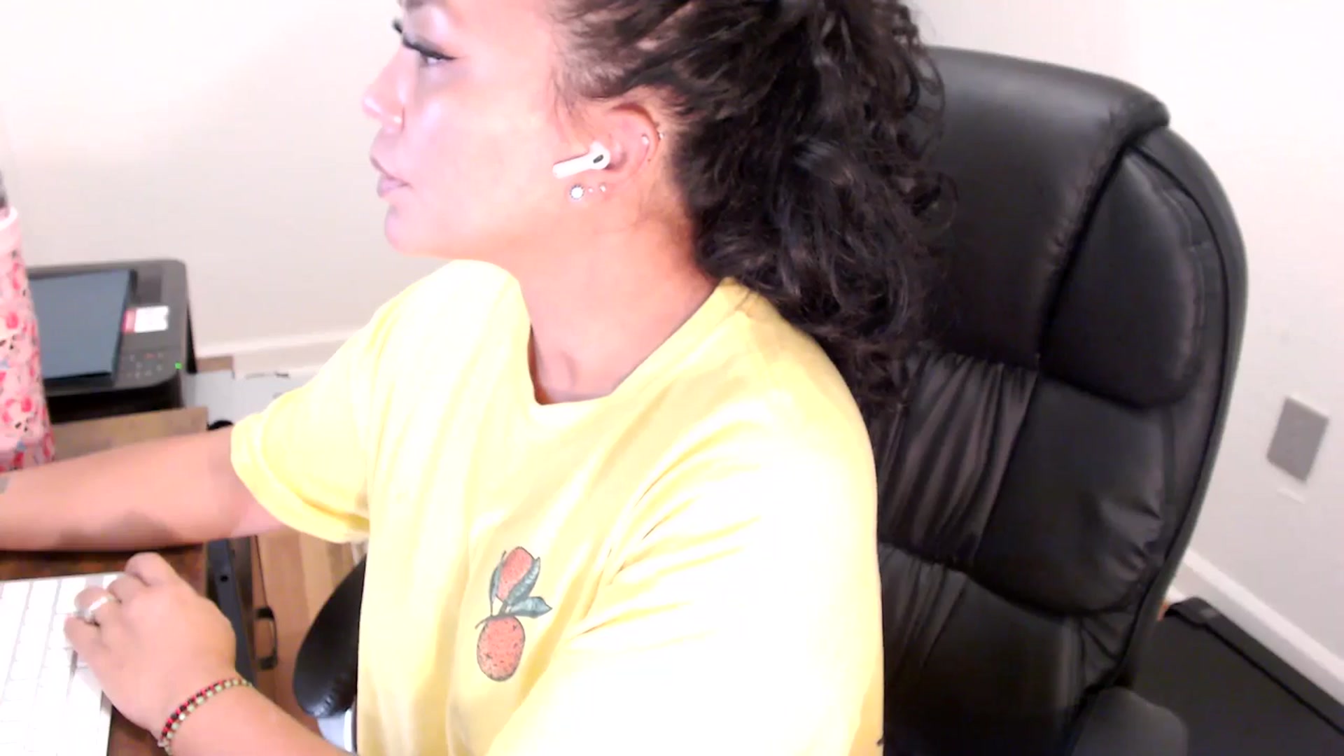 Gallery image thumbnail from MickaylaStar's myfreecams stream on, 07/31/2025, 16:09 image 3 of 20