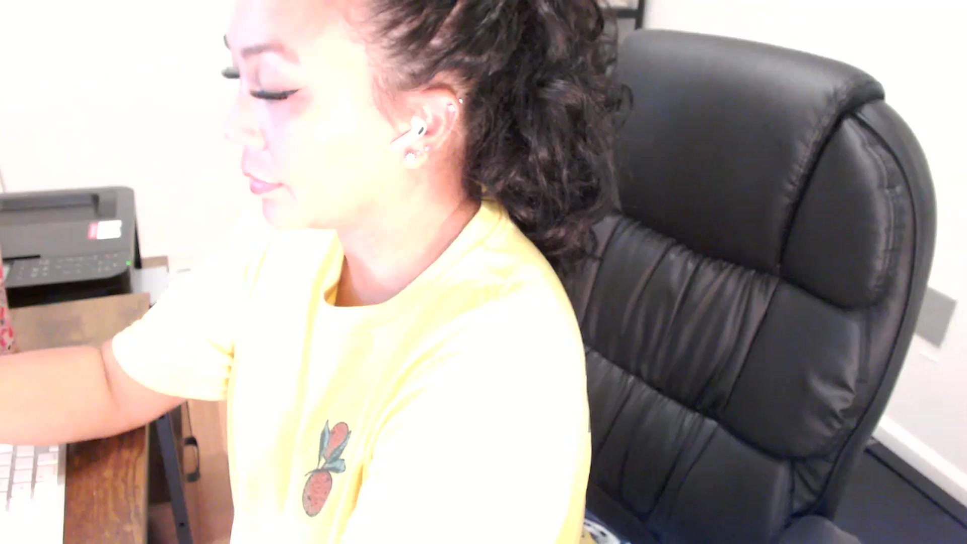 Gallery image thumbnail from MickaylaStar's myfreecams stream on, 07/31/2025, 16:34 image 10 of 20