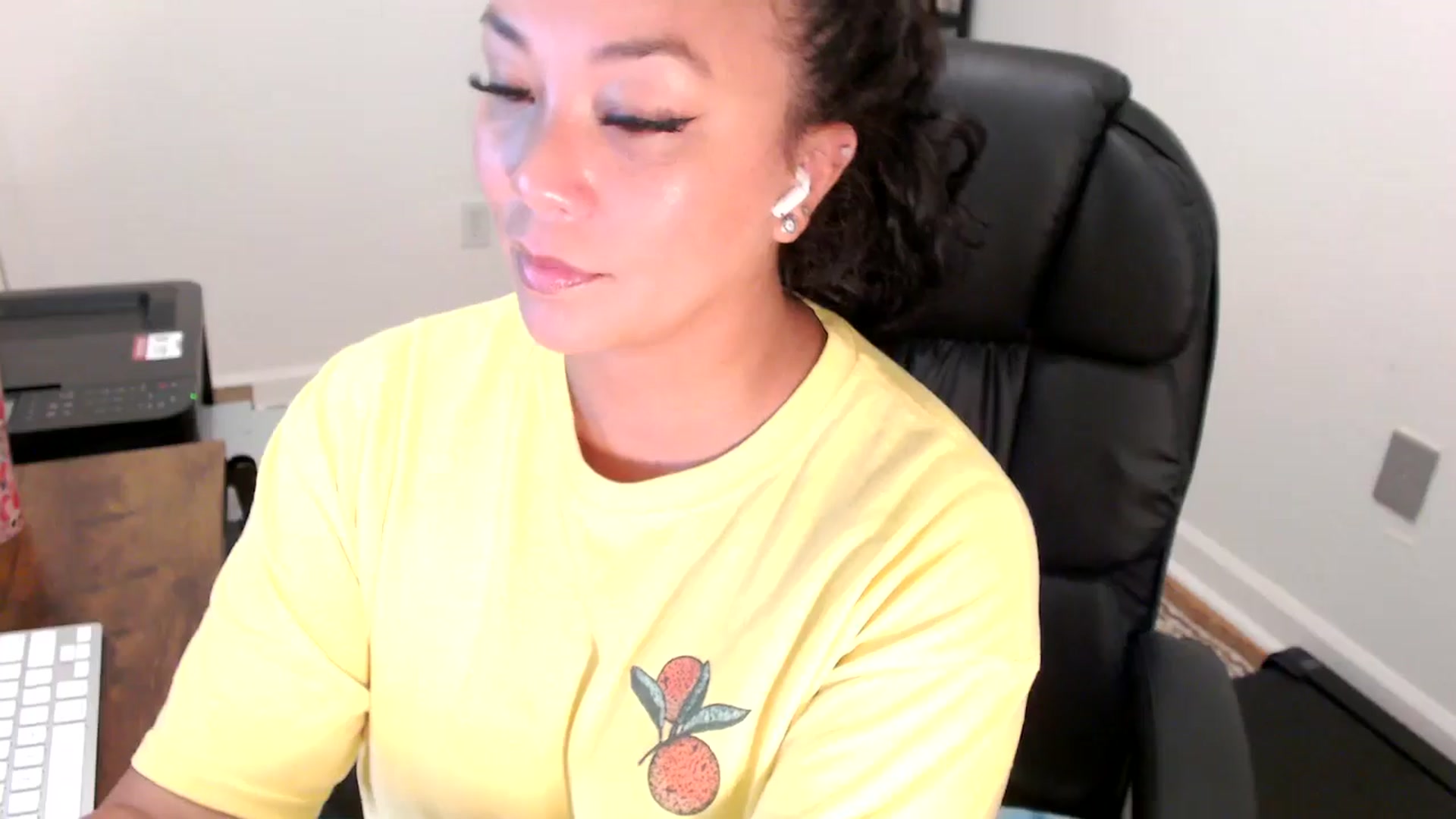 Gallery image thumbnail from MickaylaStar's myfreecams stream on, 07/31/2025, 16:34 image 13 of 20
