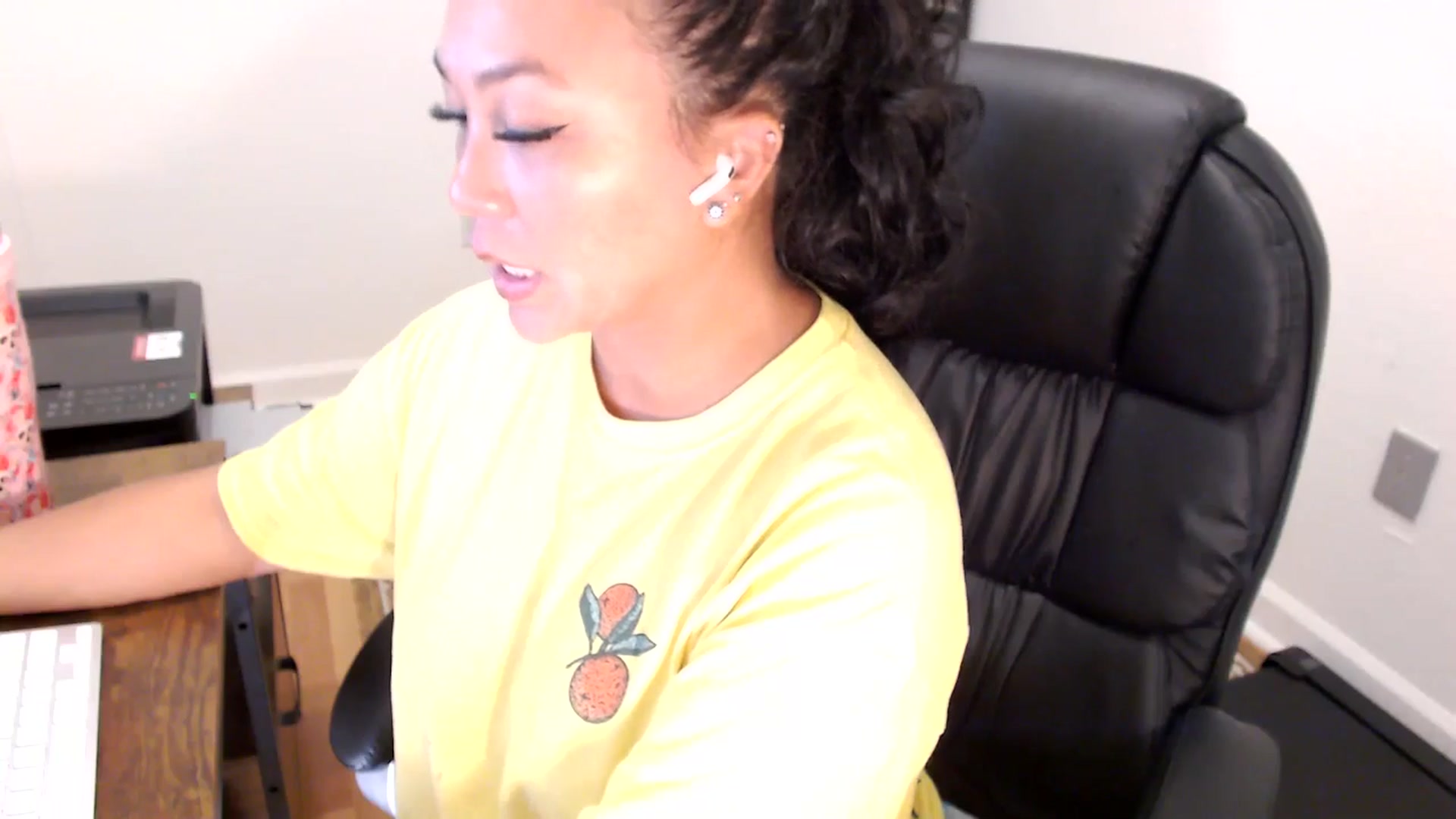 Gallery image thumbnail from MickaylaStar's myfreecams stream on, 07/31/2025, 16:34 image 18 of 20