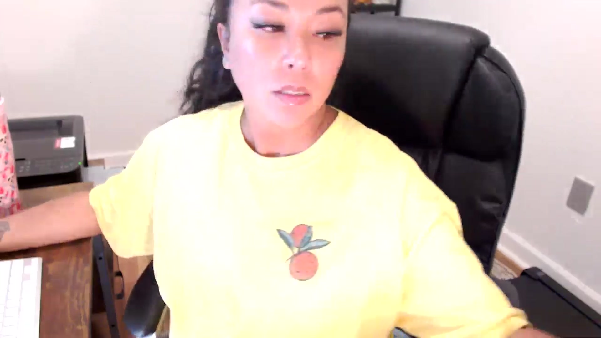 Gallery image thumbnail from MickaylaStar's myfreecams stream on, 07/31/2025, 16:34 image 16 of 20