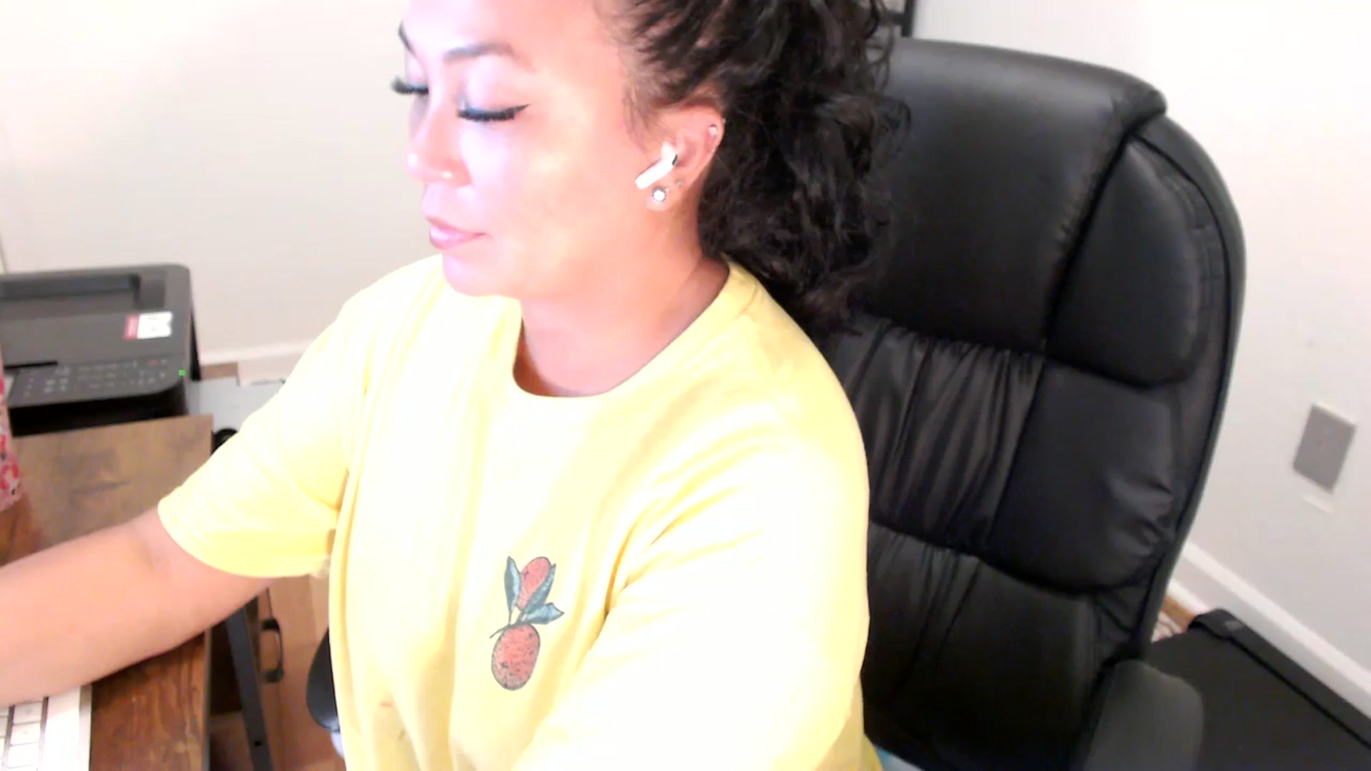 Gallery image thumbnail from MickaylaStar's myfreecams stream on, 07/31/2025, 16:34 image 11 of 20