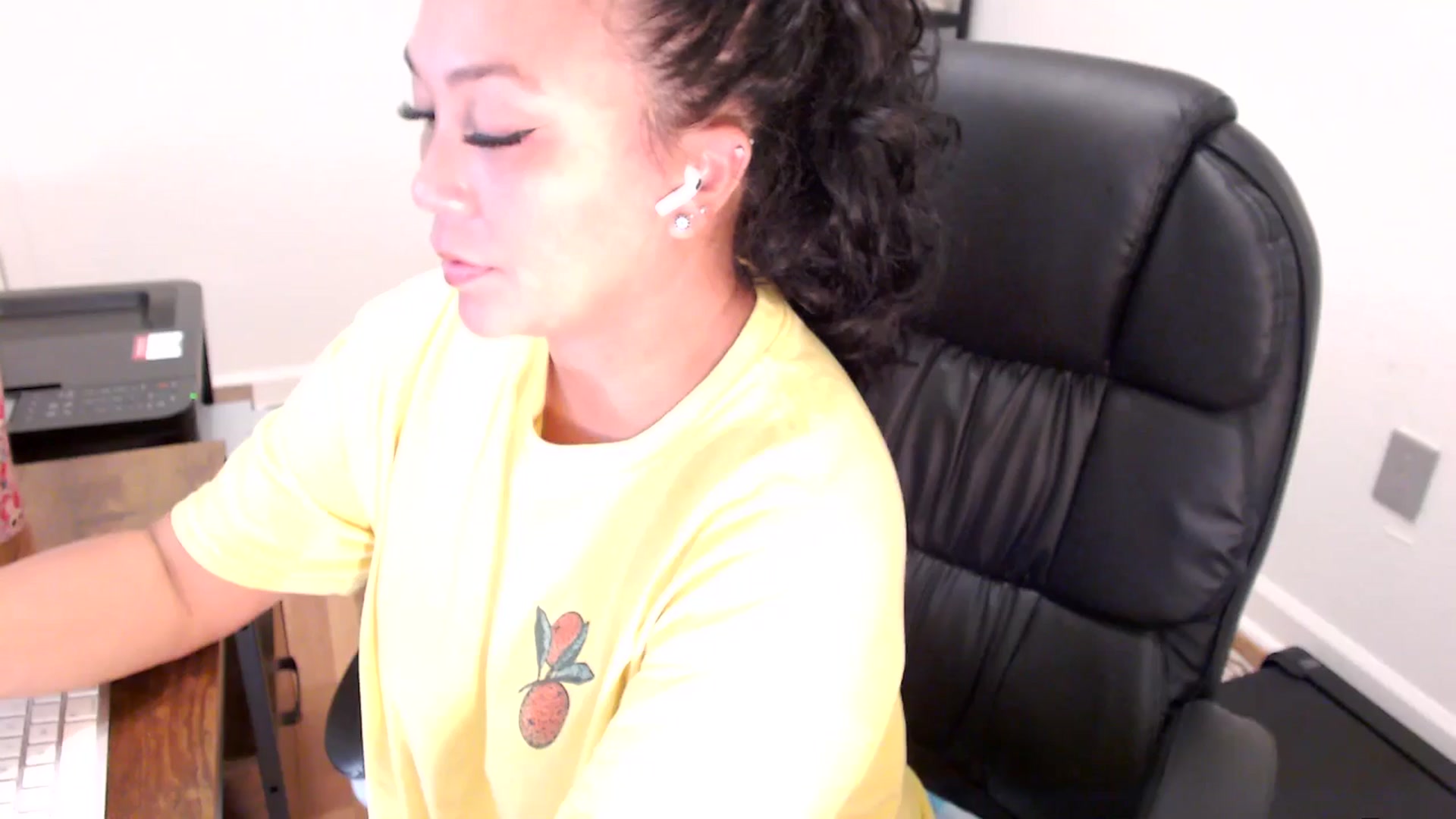 Gallery image thumbnail from MickaylaStar's myfreecams stream on, 07/31/2025, 16:34 image 9 of 20