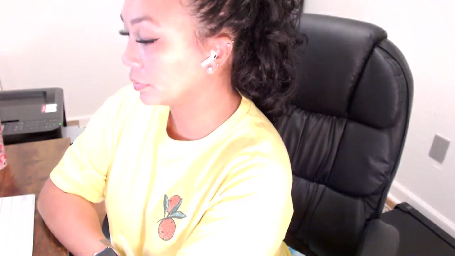 Gallery image thumbnail from MickaylaStar's myfreecams stream on, 07/31/2025, 16:34 image 7 of 20