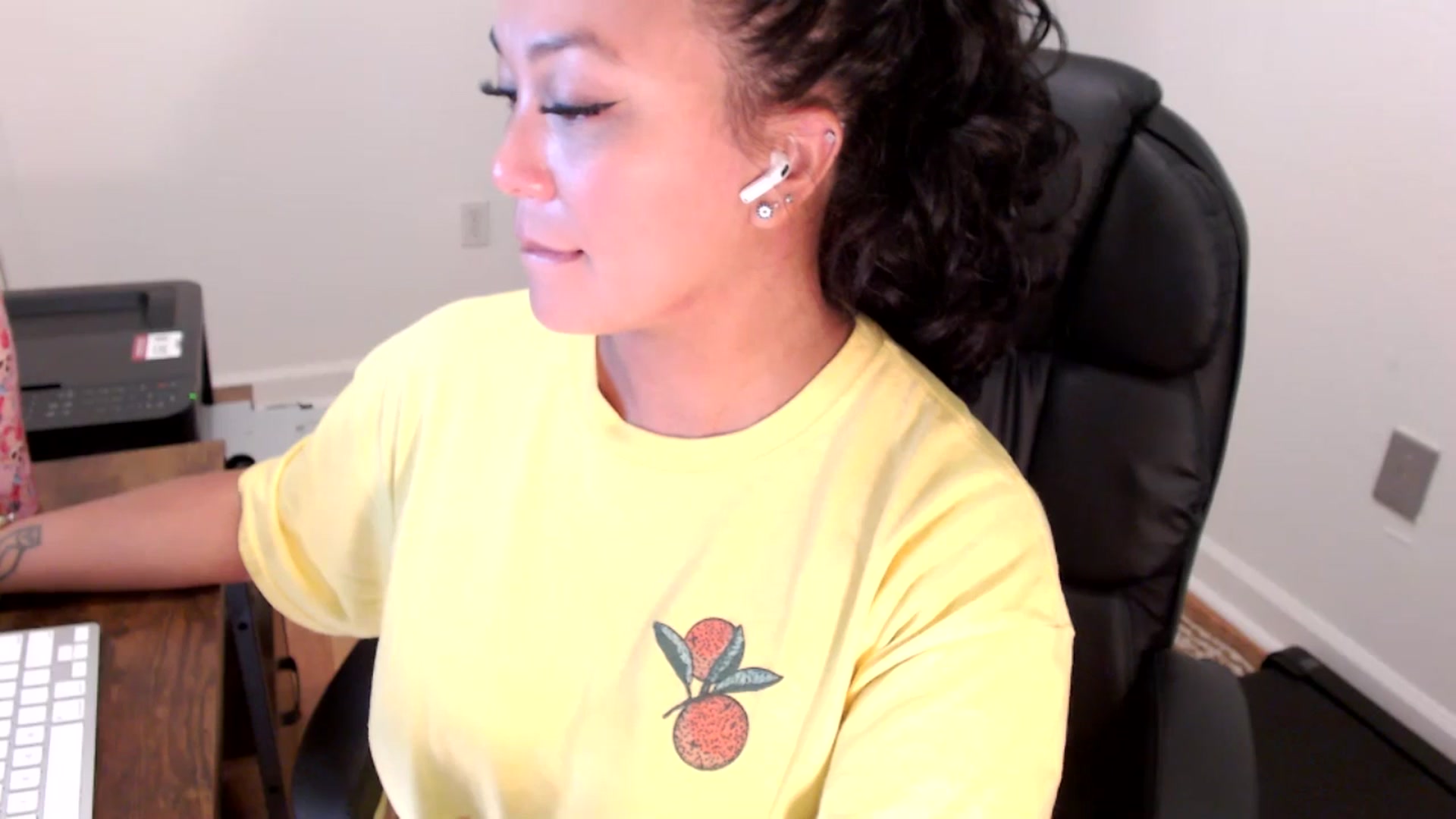 Gallery image thumbnail from MickaylaStar's myfreecams stream on, 07/31/2025, 17:00 image 9 of 20