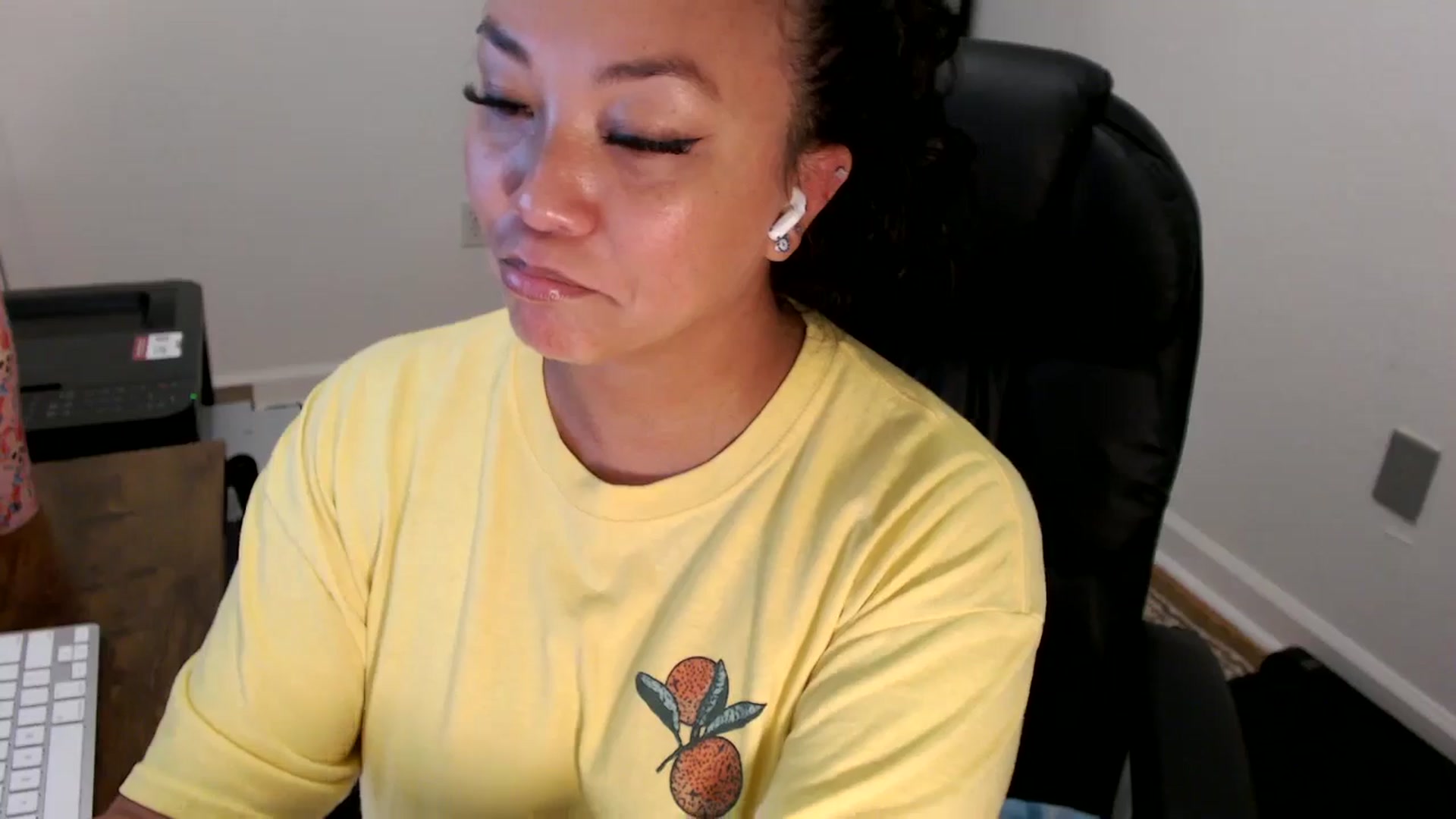 Gallery image thumbnail from MickaylaStar's myfreecams stream on, 07/31/2025, 17:00 image 15 of 20