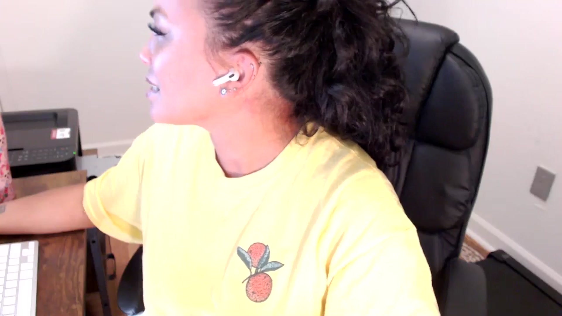 Gallery image thumbnail from MickaylaStar's myfreecams stream on, 07/31/2025, 17:00 image 13 of 20