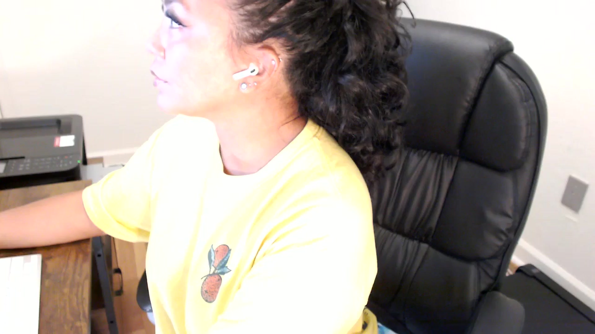 Gallery image thumbnail from MickaylaStar's myfreecams stream on, 07/31/2025, 17:00 image 1 of 20