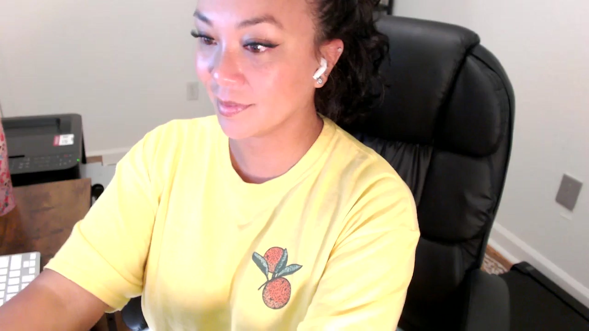 Gallery image thumbnail from MickaylaStar's myfreecams stream on, 07/31/2025, 17:00 image 11 of 20