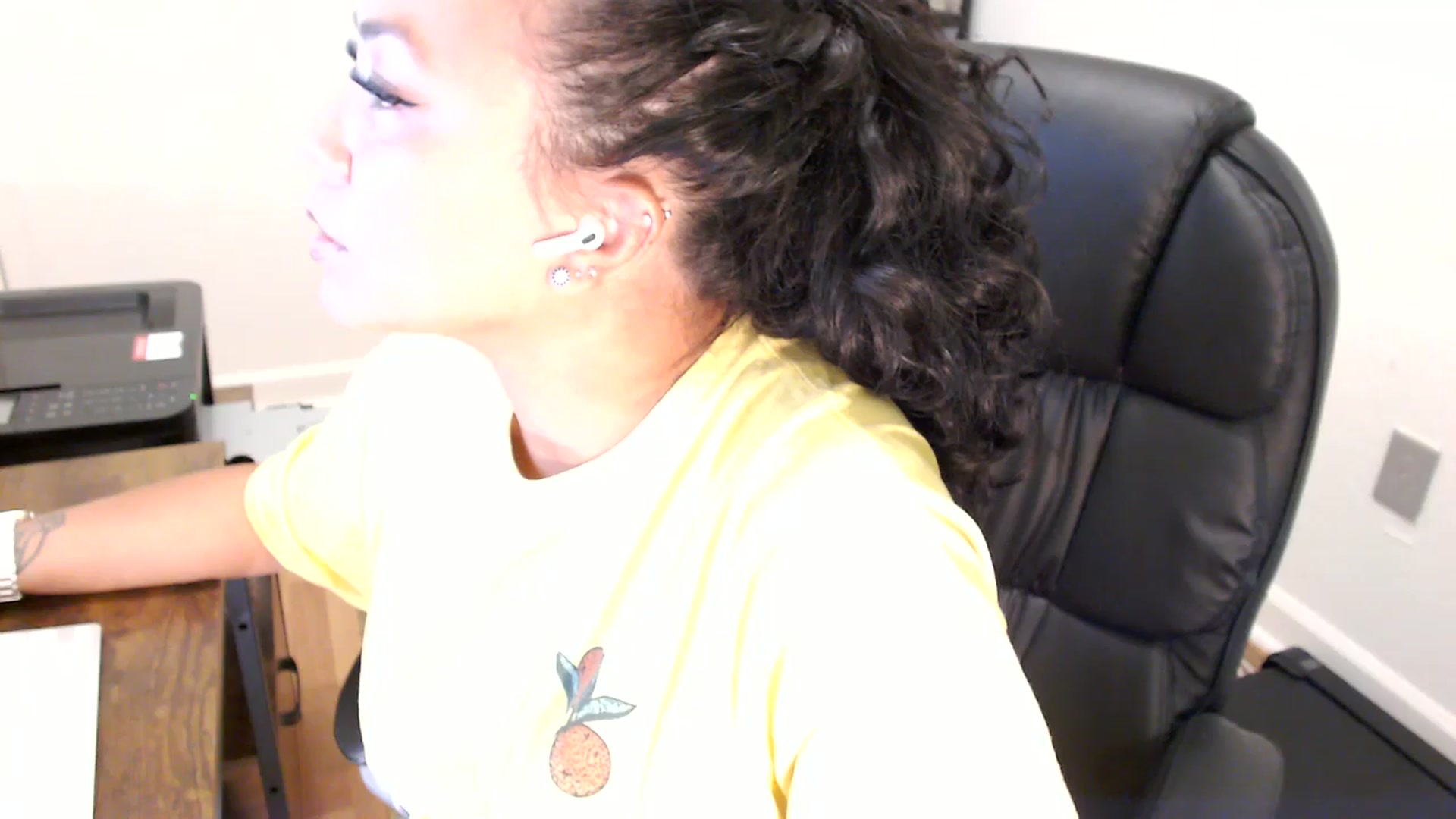Gallery image thumbnail from MickaylaStar's myfreecams stream on, 07/31/2025, 17:00 image 3 of 20