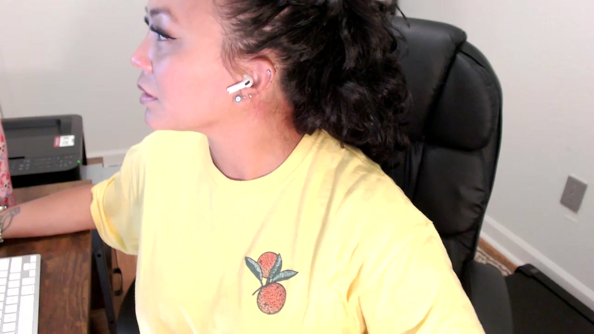 Gallery image thumbnail from MickaylaStar's myfreecams stream on, 07/31/2025, 17:00 image 8 of 20