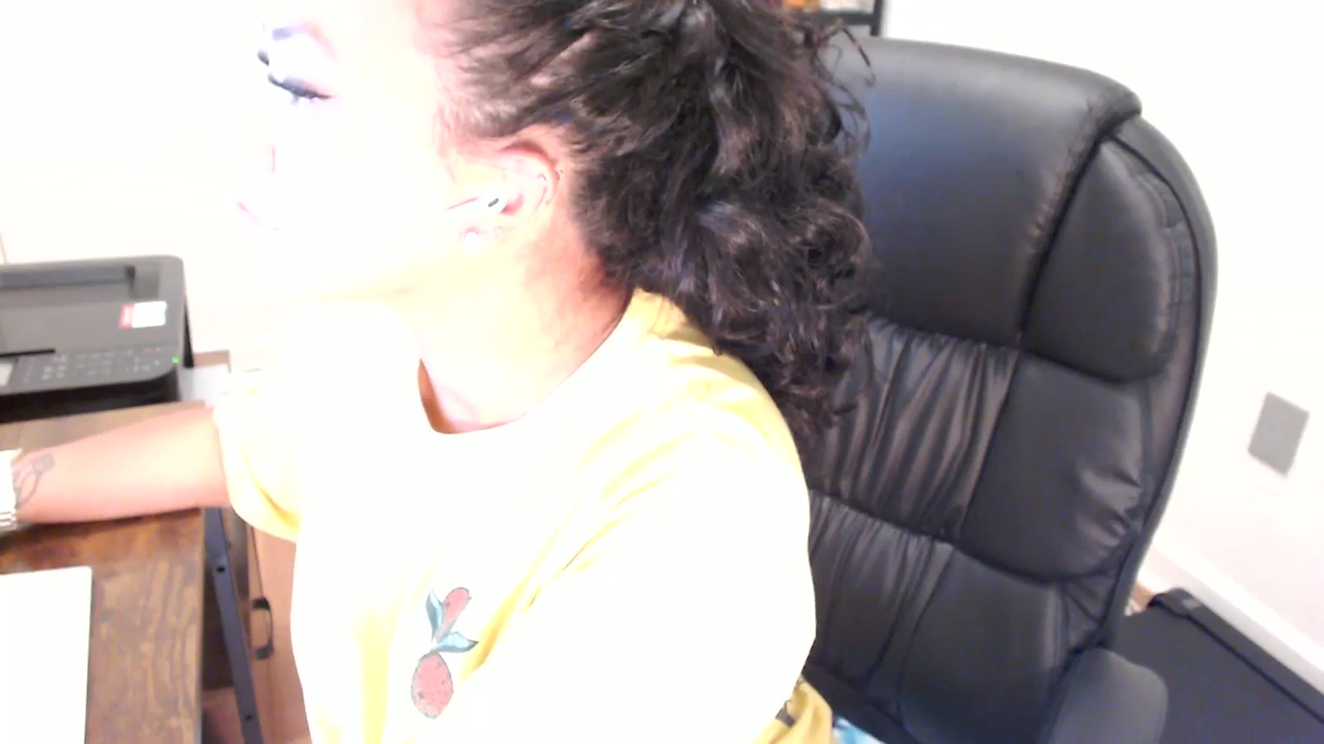 Gallery image thumbnail from MickaylaStar's myfreecams stream on, 07/31/2025, 17:00 image 4 of 20