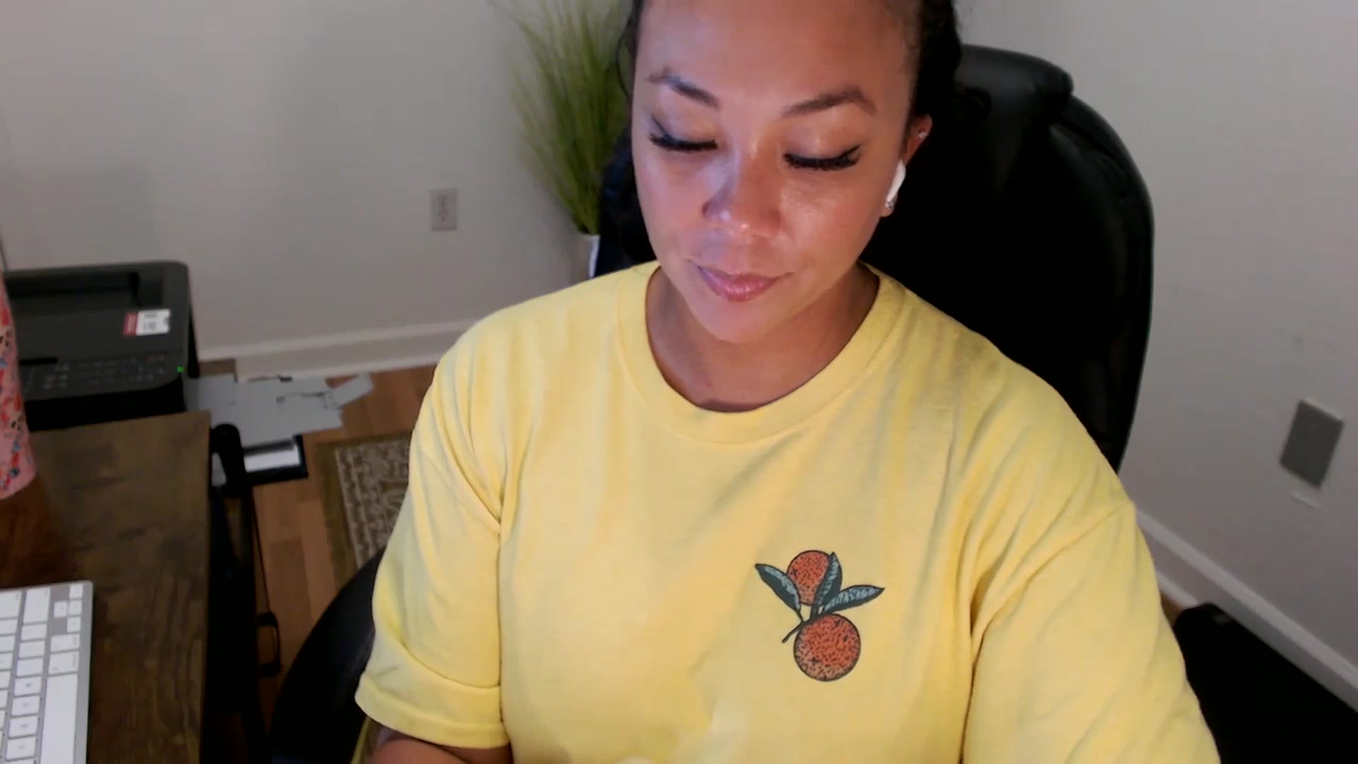 Gallery image thumbnail from MickaylaStar's myfreecams stream on, 07/31/2025, 17:00 image 14 of 20